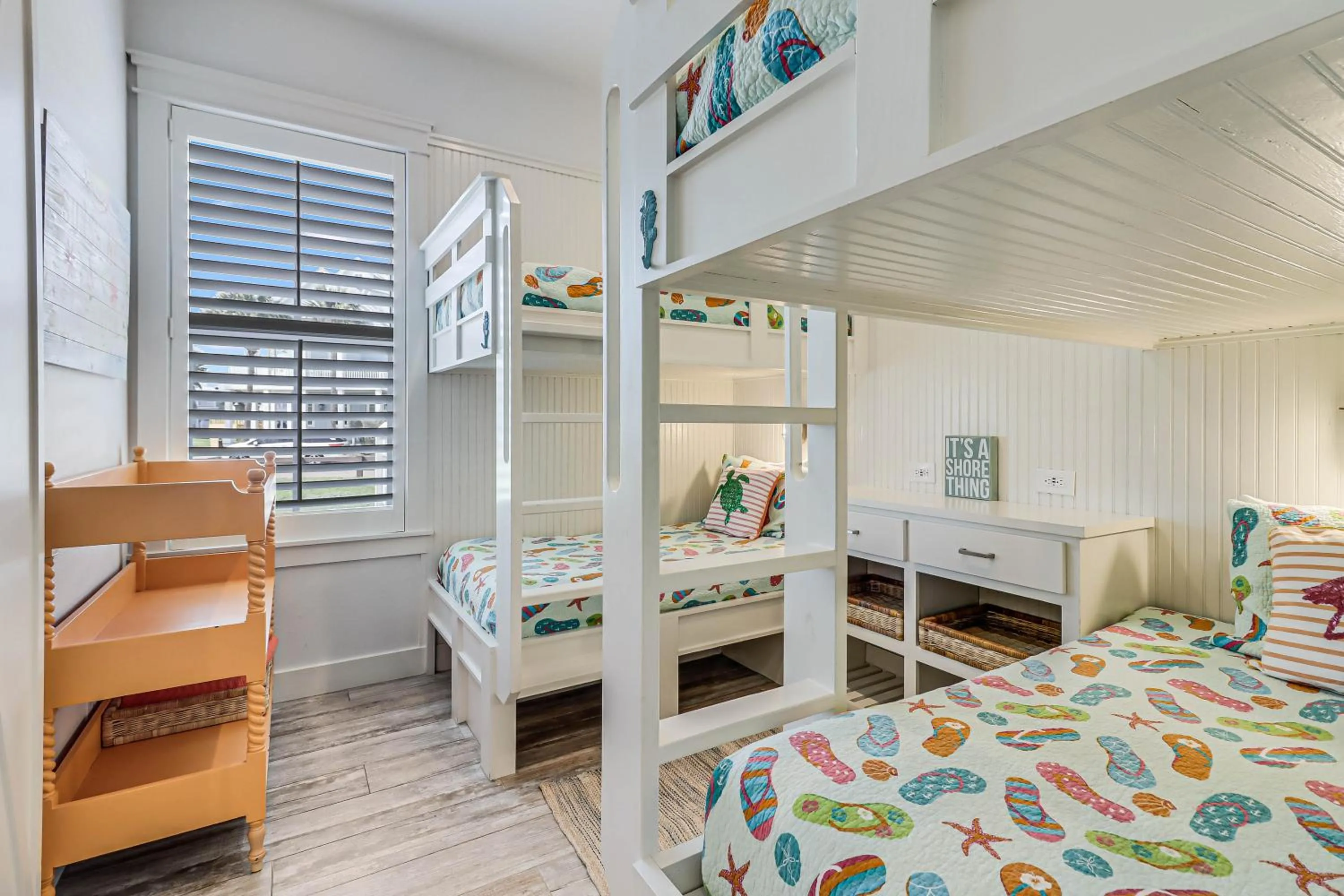 Other, Bed in A Shore Thing 188 RO