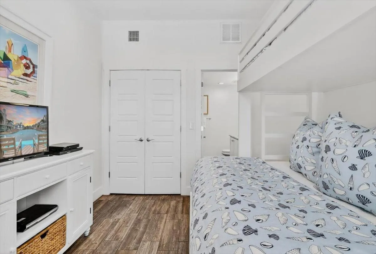 Other, Bed in Bikini Bottoms TC 2204