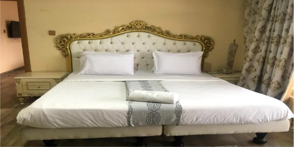 Bed in Ellyxville Hotel