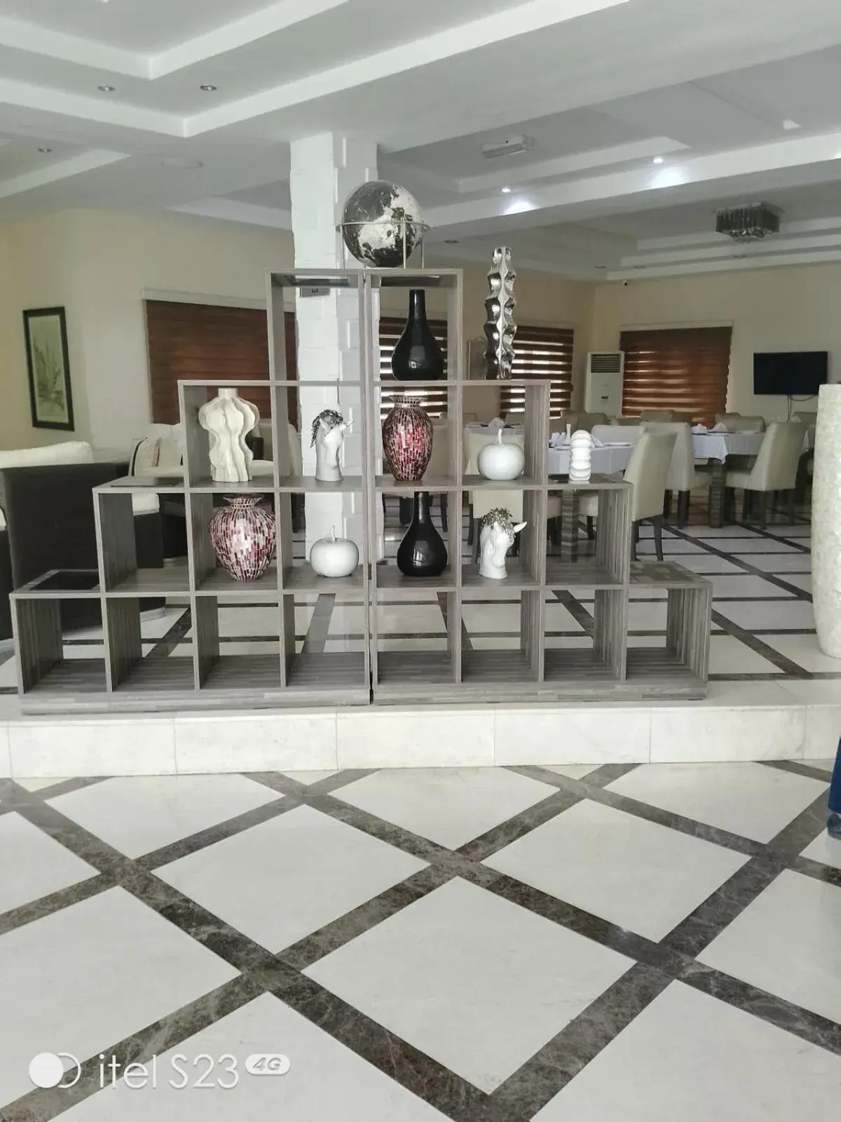 Restaurant/places to eat in Ellyxville Hotel Restaurant/places to eat in Ellyxville Hotel