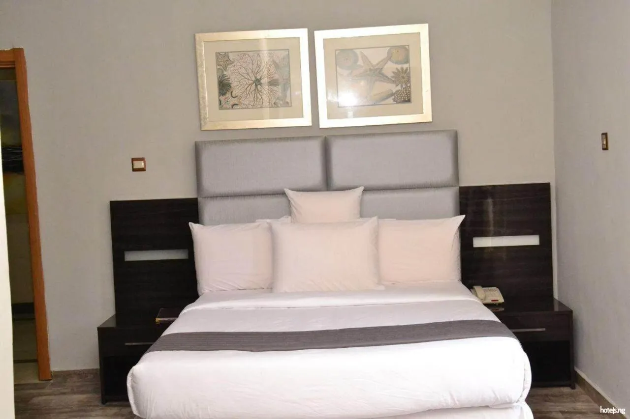 Bed in Ellyxville Hotel