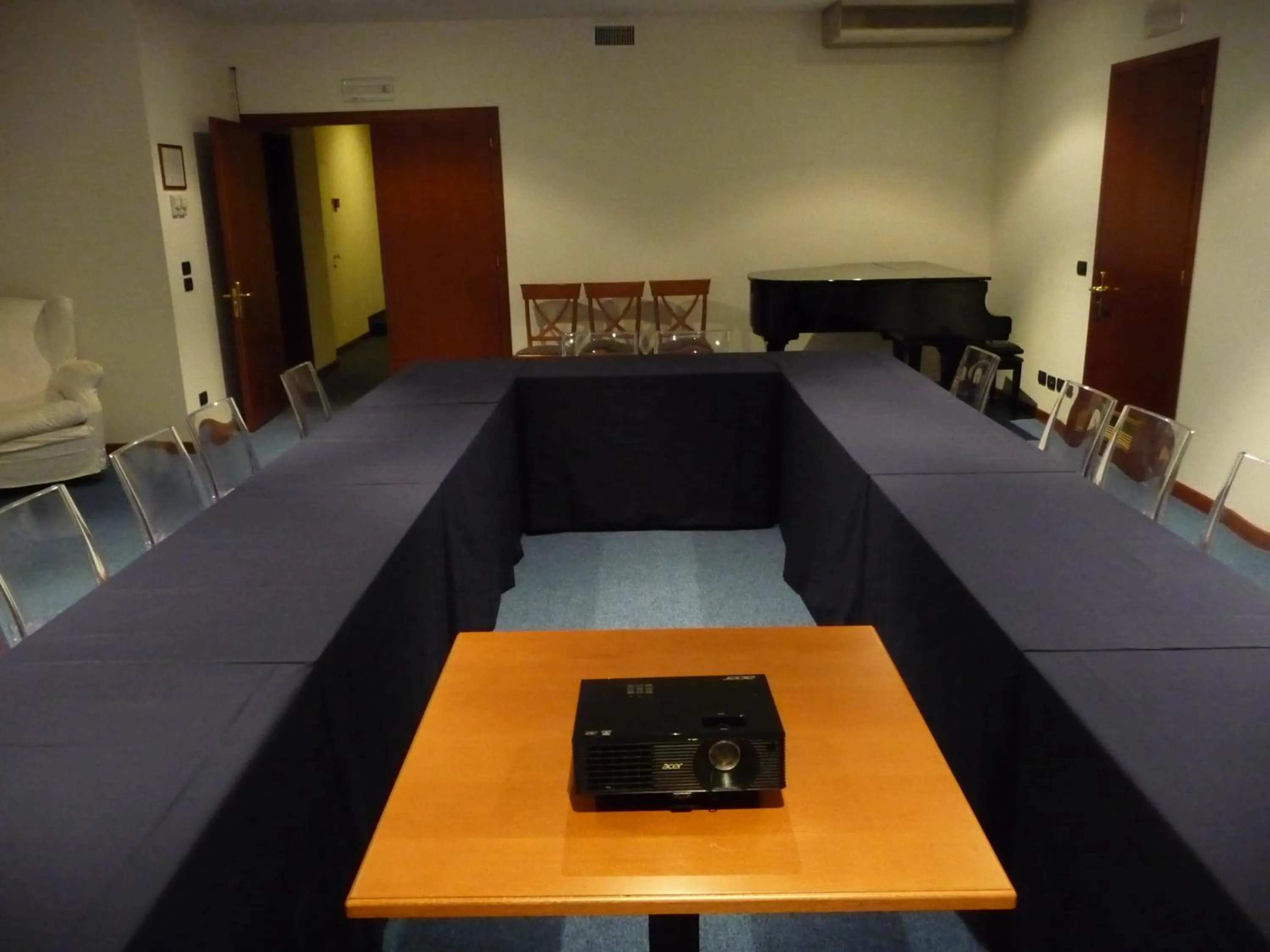 Business facilities in Hotel Villa Dei Bosconi