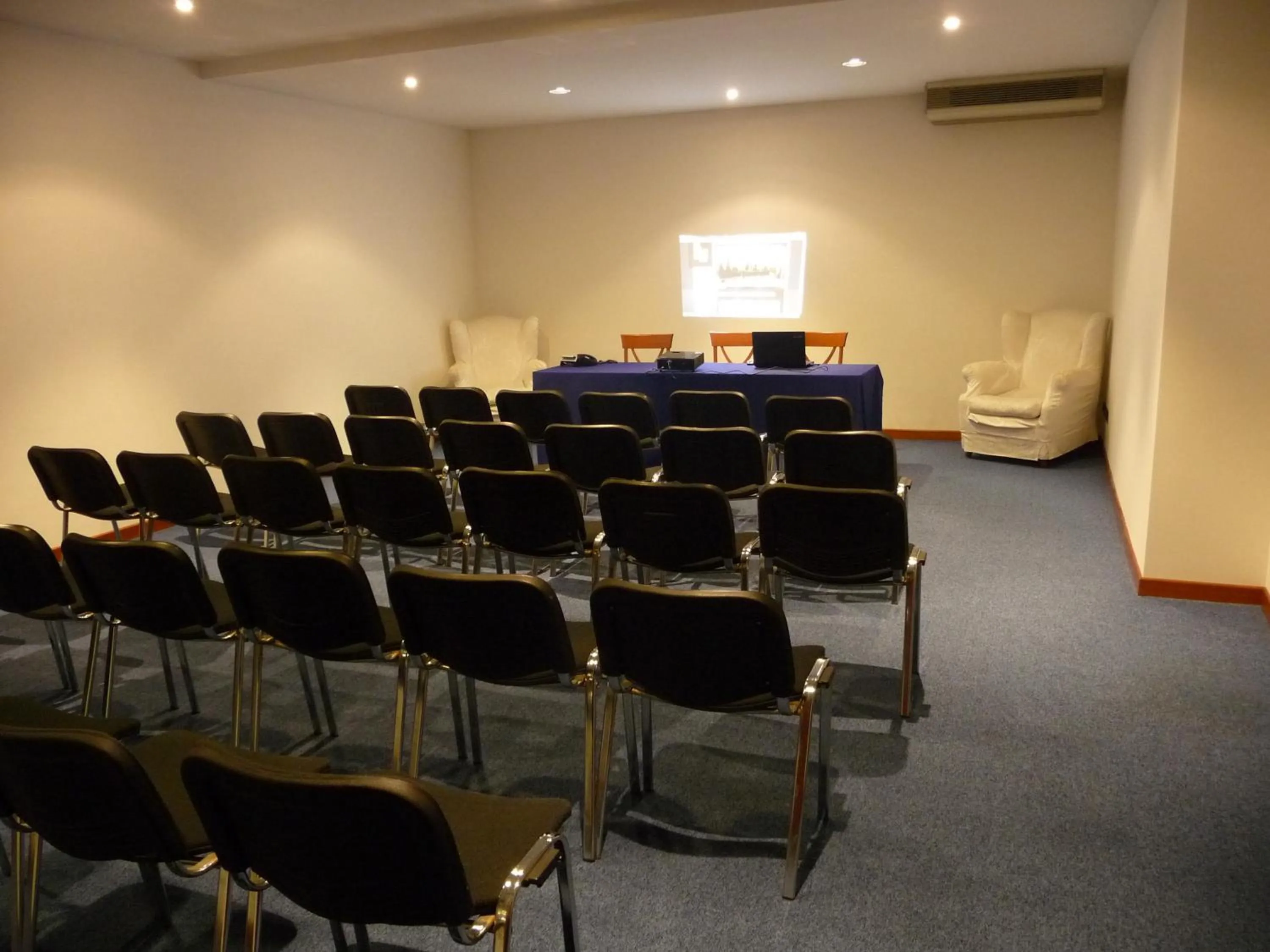 Business facilities in Hotel Villa Dei Bosconi