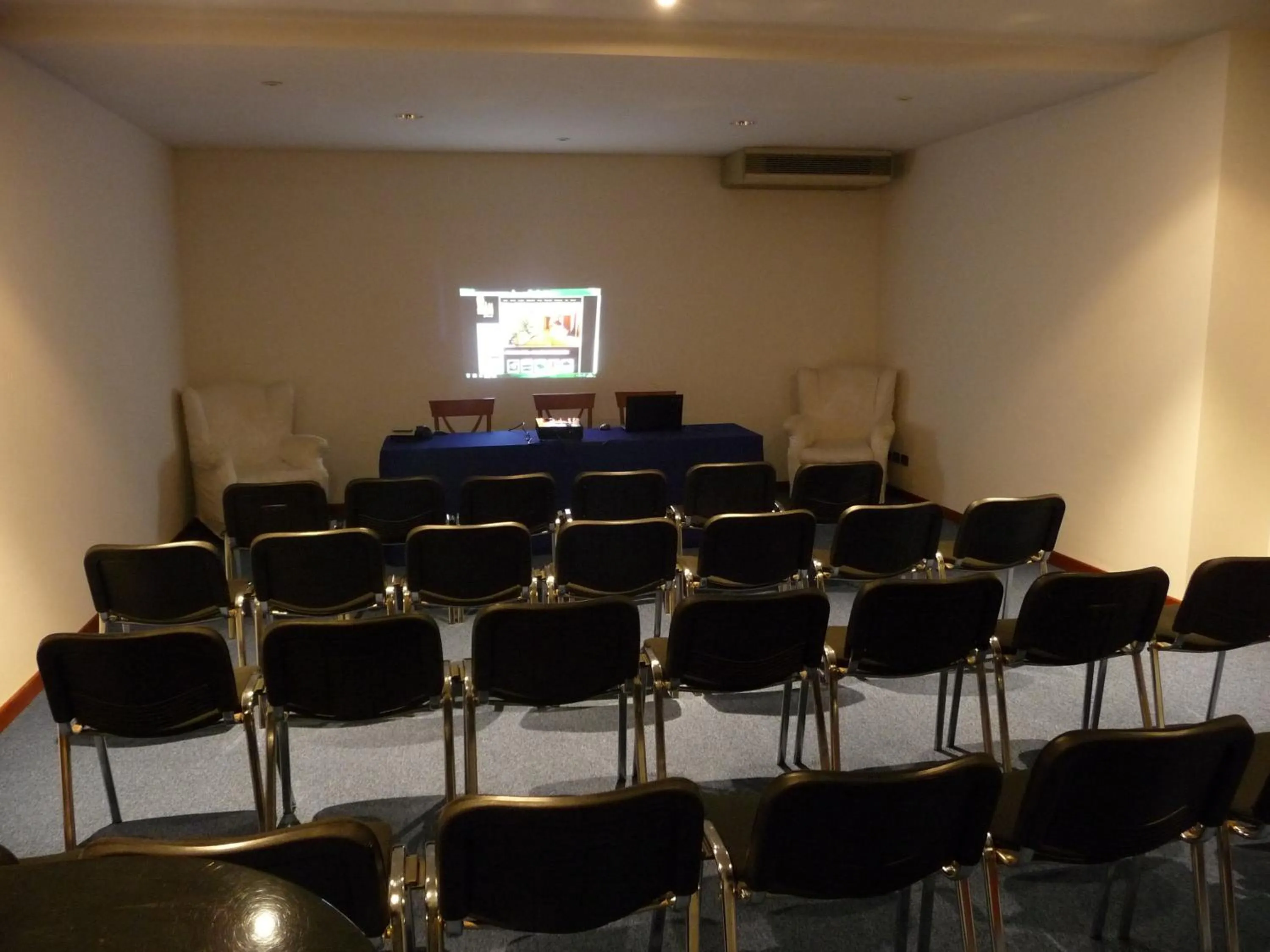 Business facilities in Hotel Villa Dei Bosconi