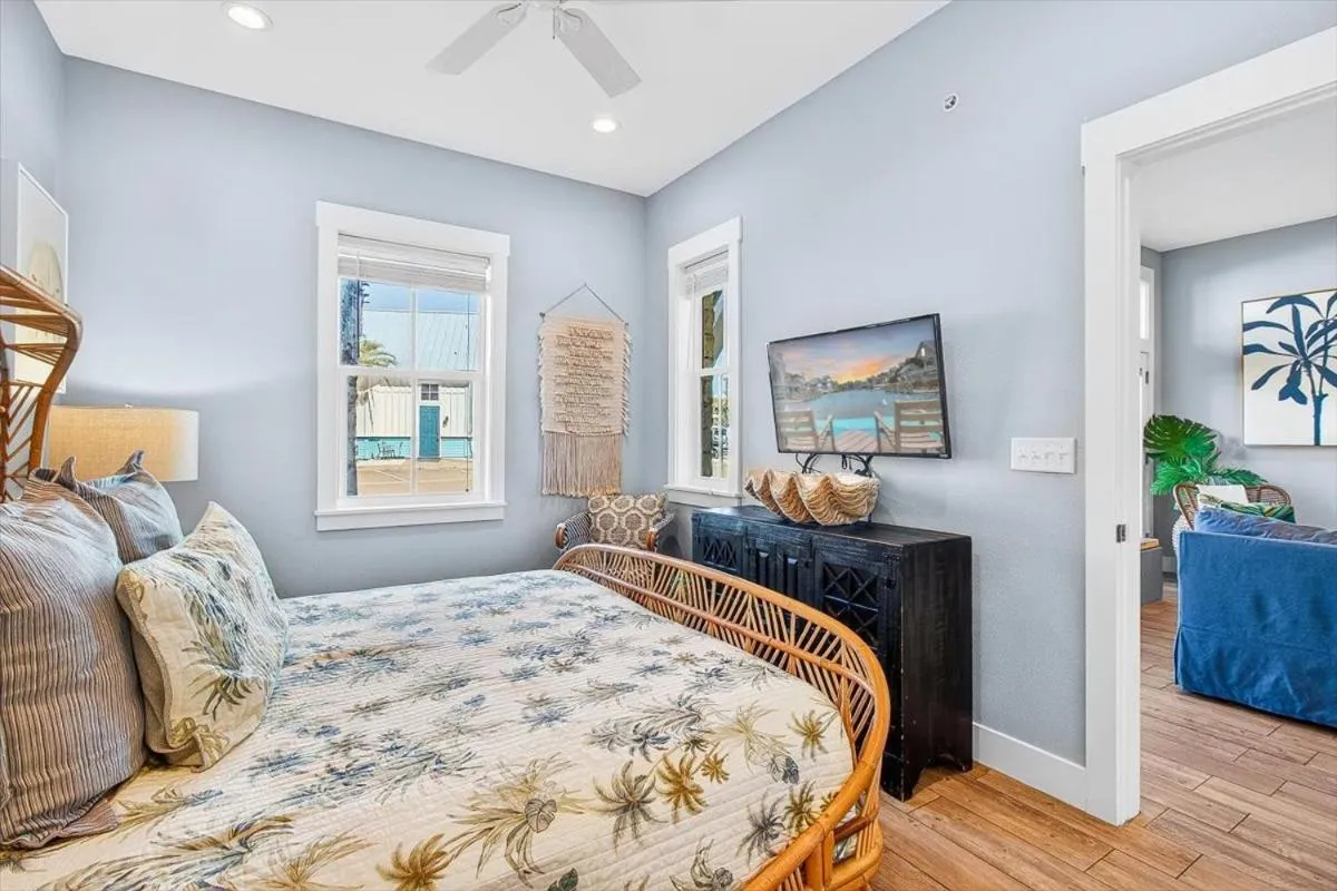 Other, Bed in Saltwater Cove TC 2103