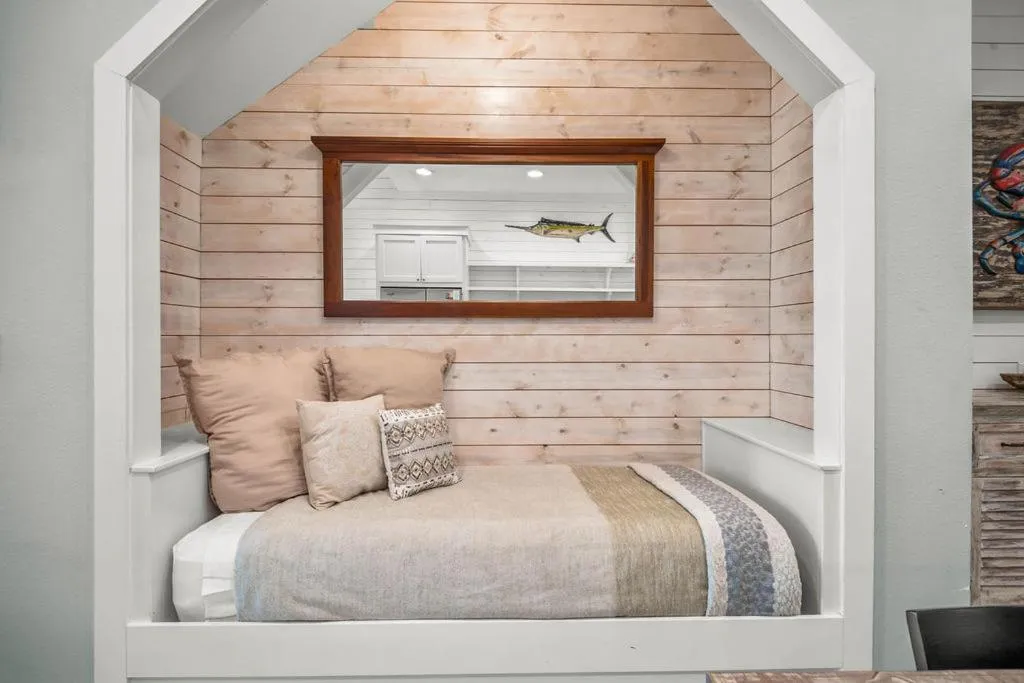 Other, Bed in Sand Point TC 3303