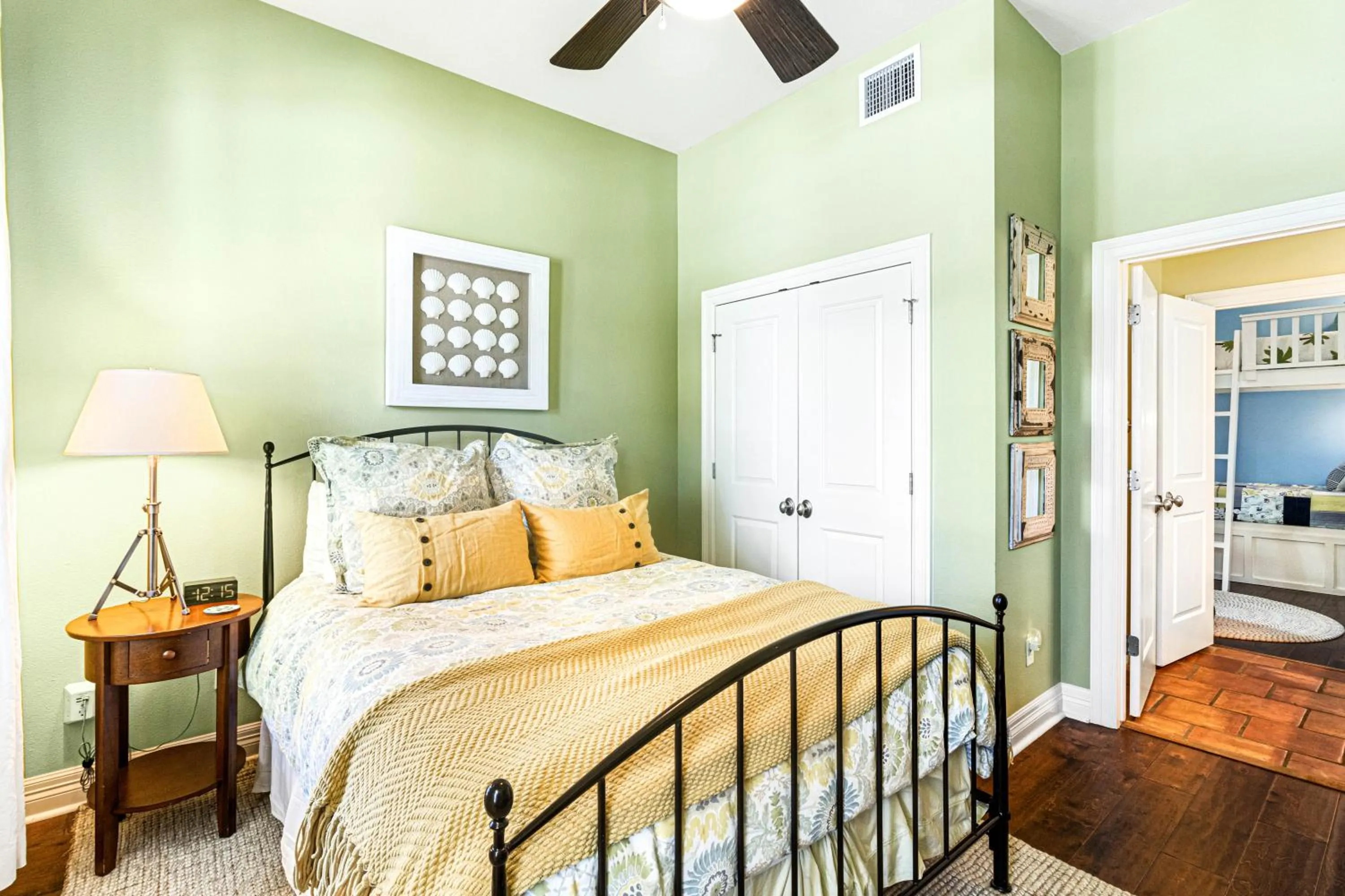 Other, Bed in The Sunflower 163 BE