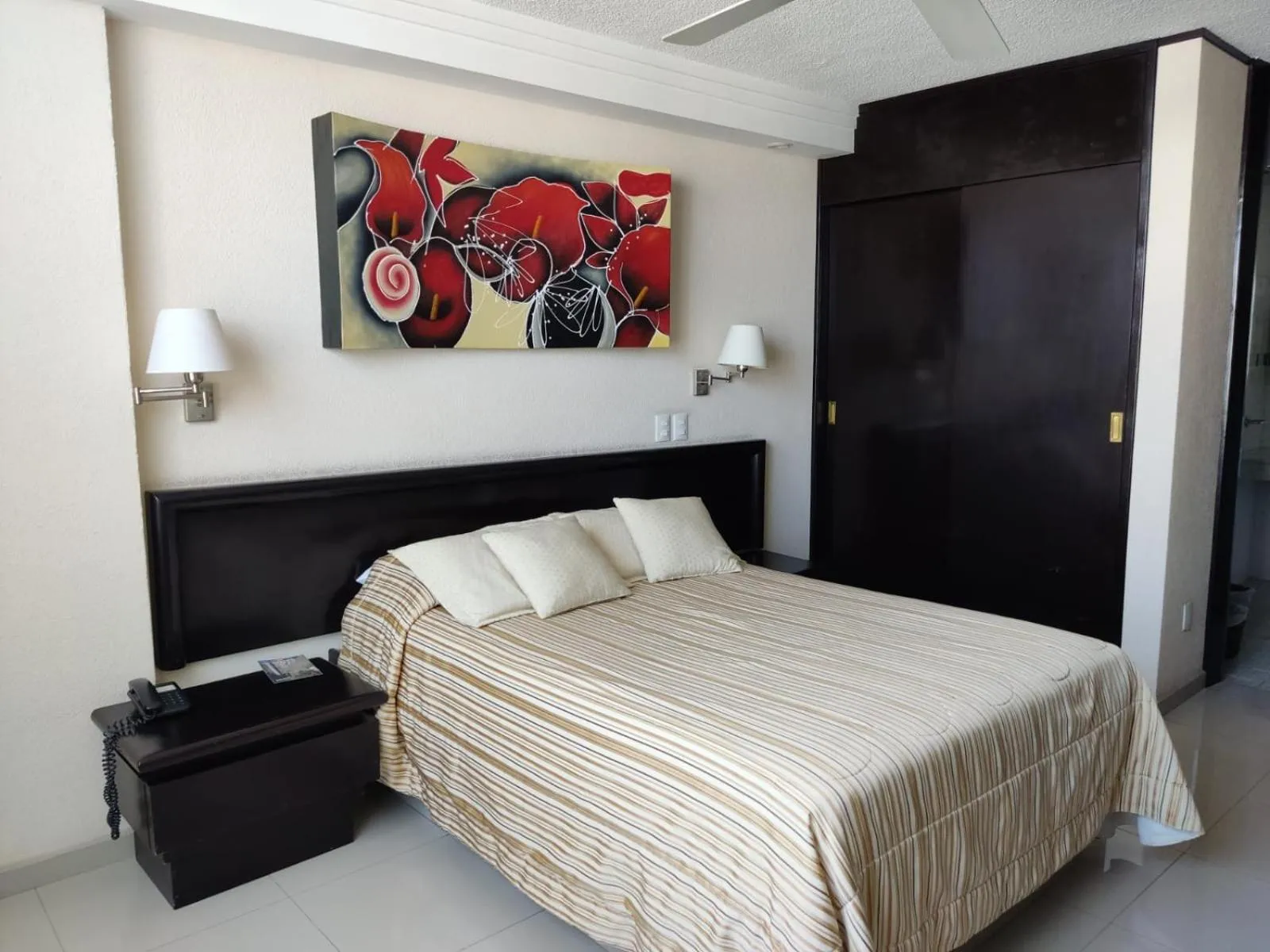 Bed in Hotel Mary Celaya