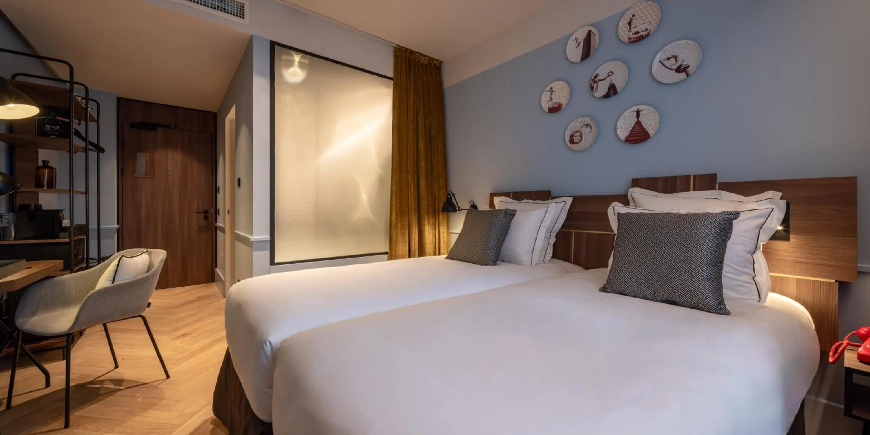 Toilet, Bed in Urban Hive Milano