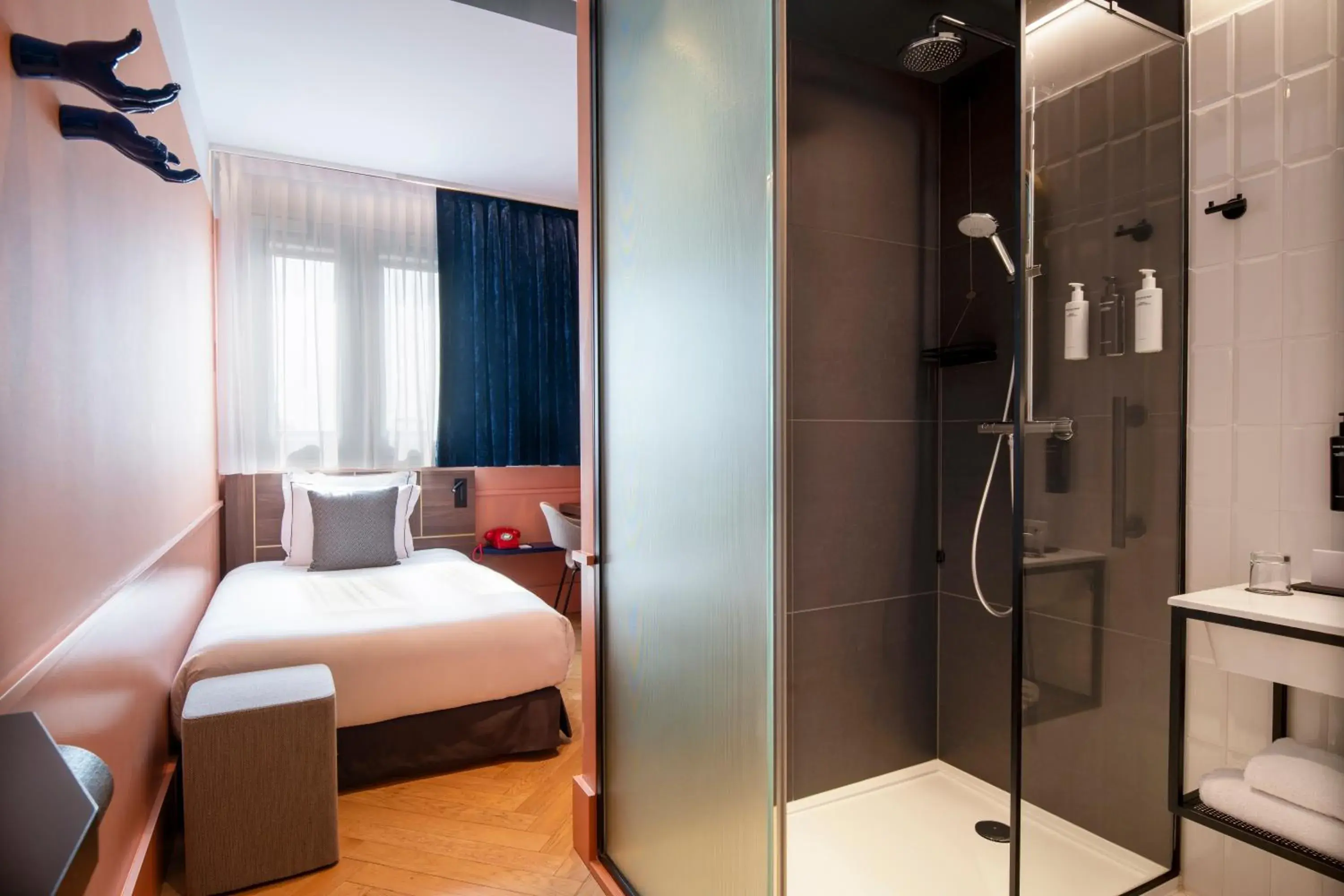 Bathroom, Bed in Urban Hive Milano Bathroom, Bed in Urban Hive Milano