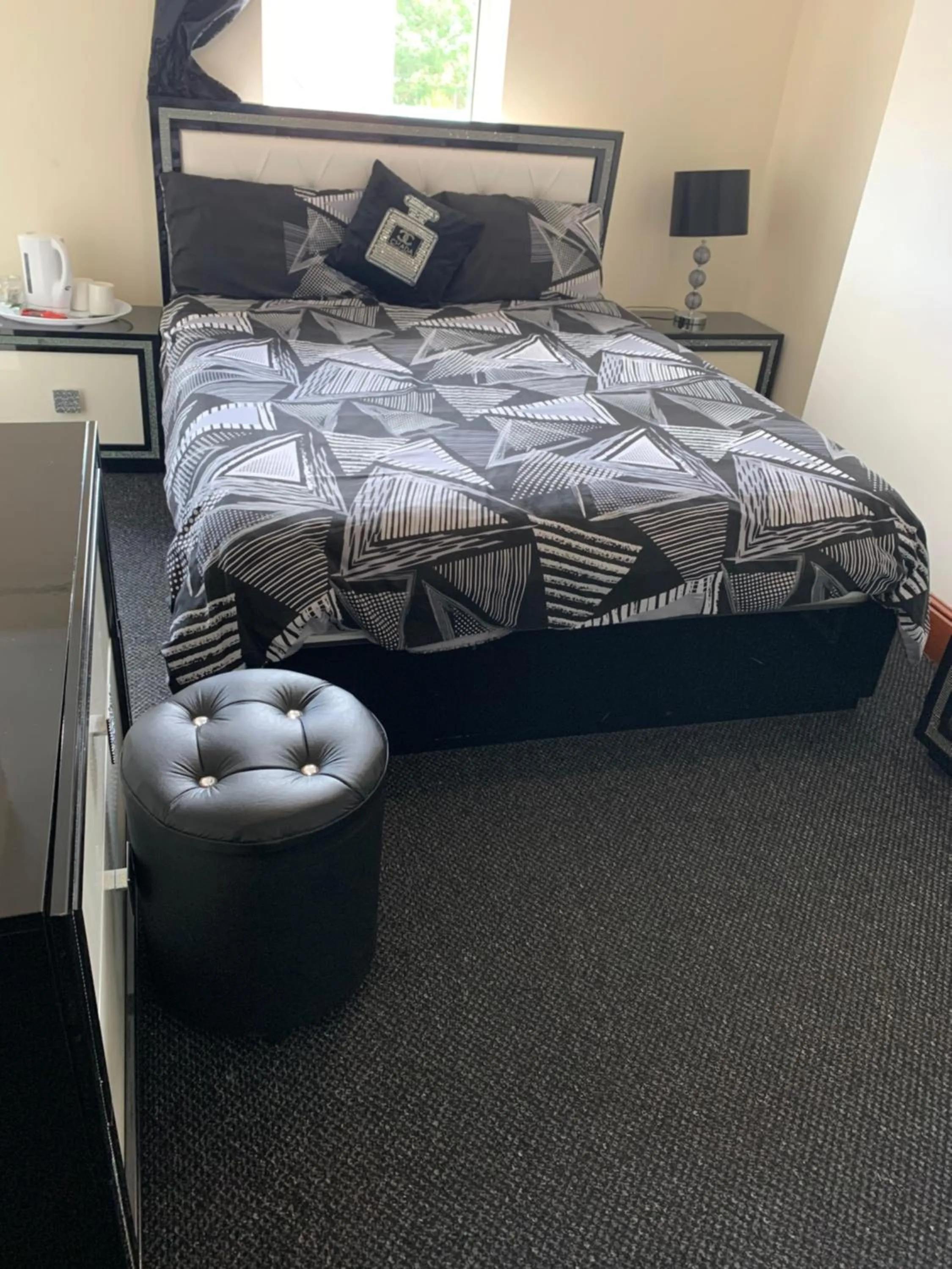 Busy Bee - Guest House - Self Service