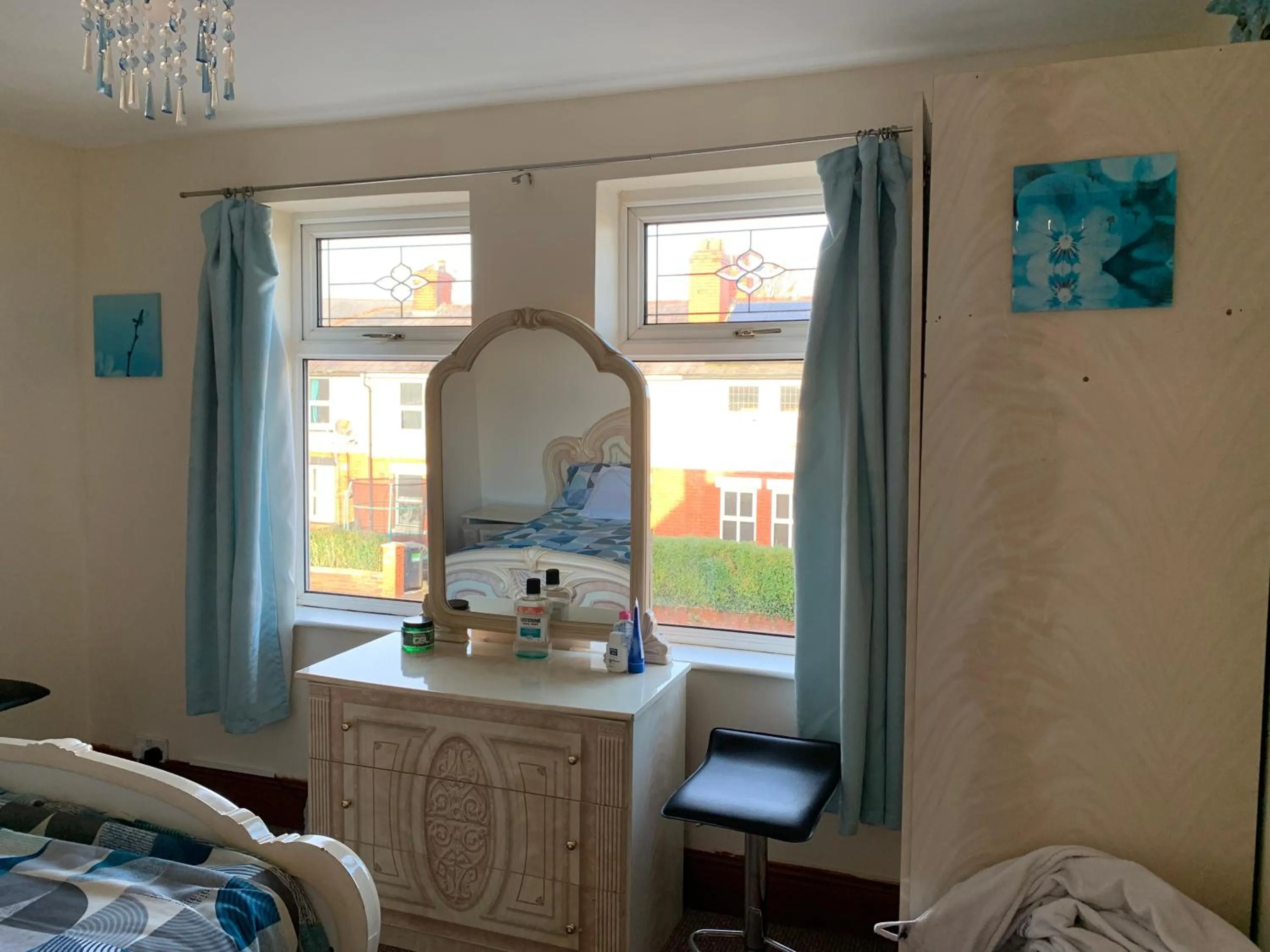 Busy Bee - Guest House - Self Service