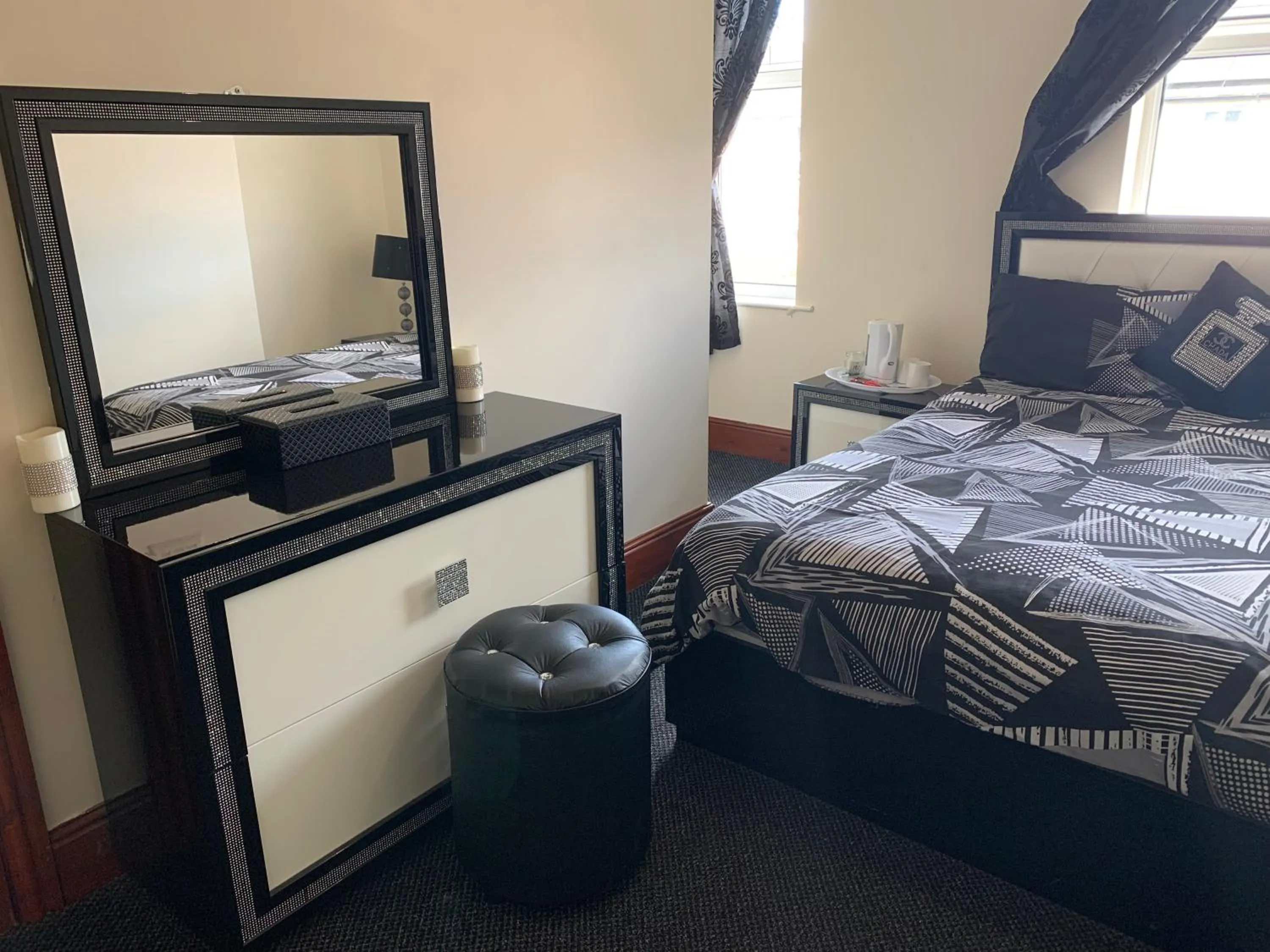 Busy Bee - Guest House - Self Service