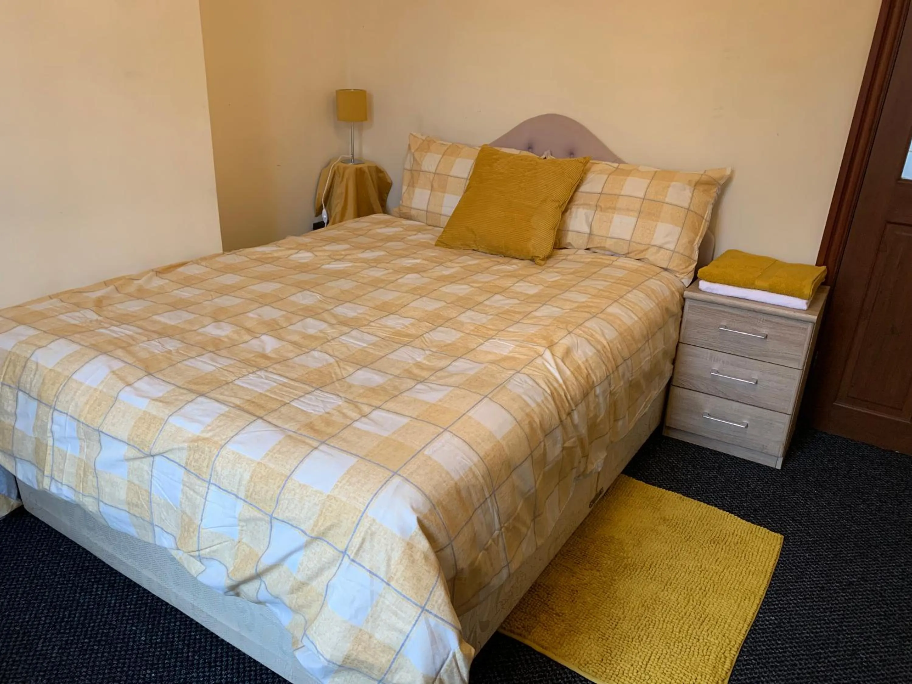 Busy Bee - Guest House - Self Service