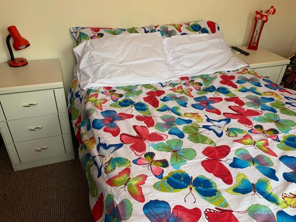 Busy Bee - Guest House - Self Service