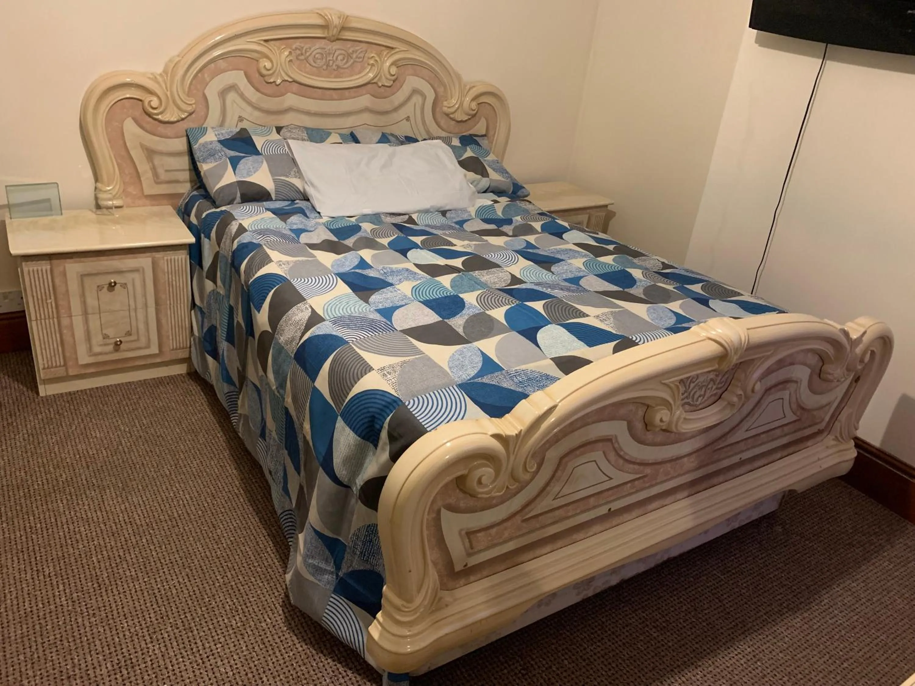 Busy Bee - Guest House - Self Service