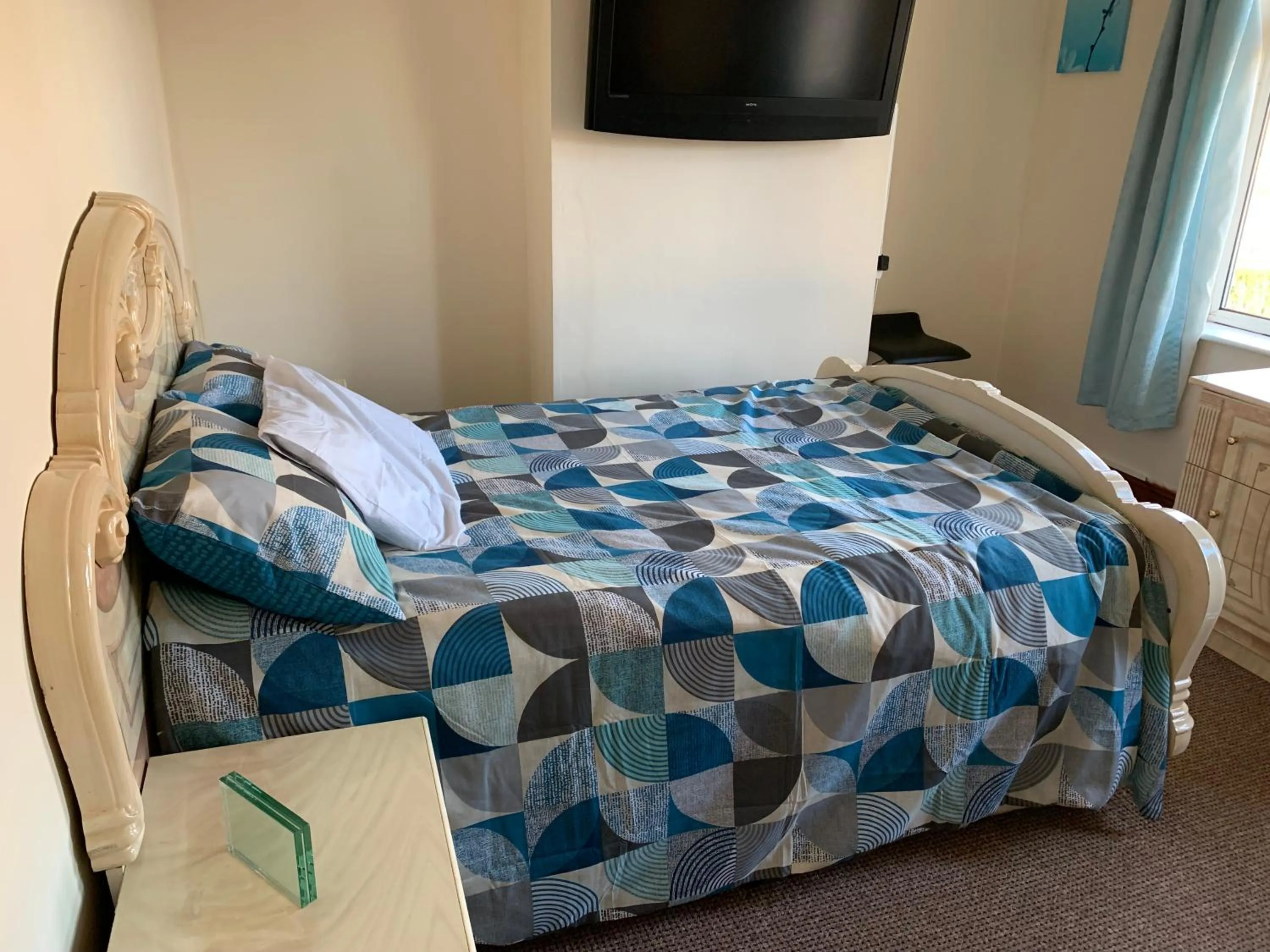 Busy Bee - Guest House - Self Service