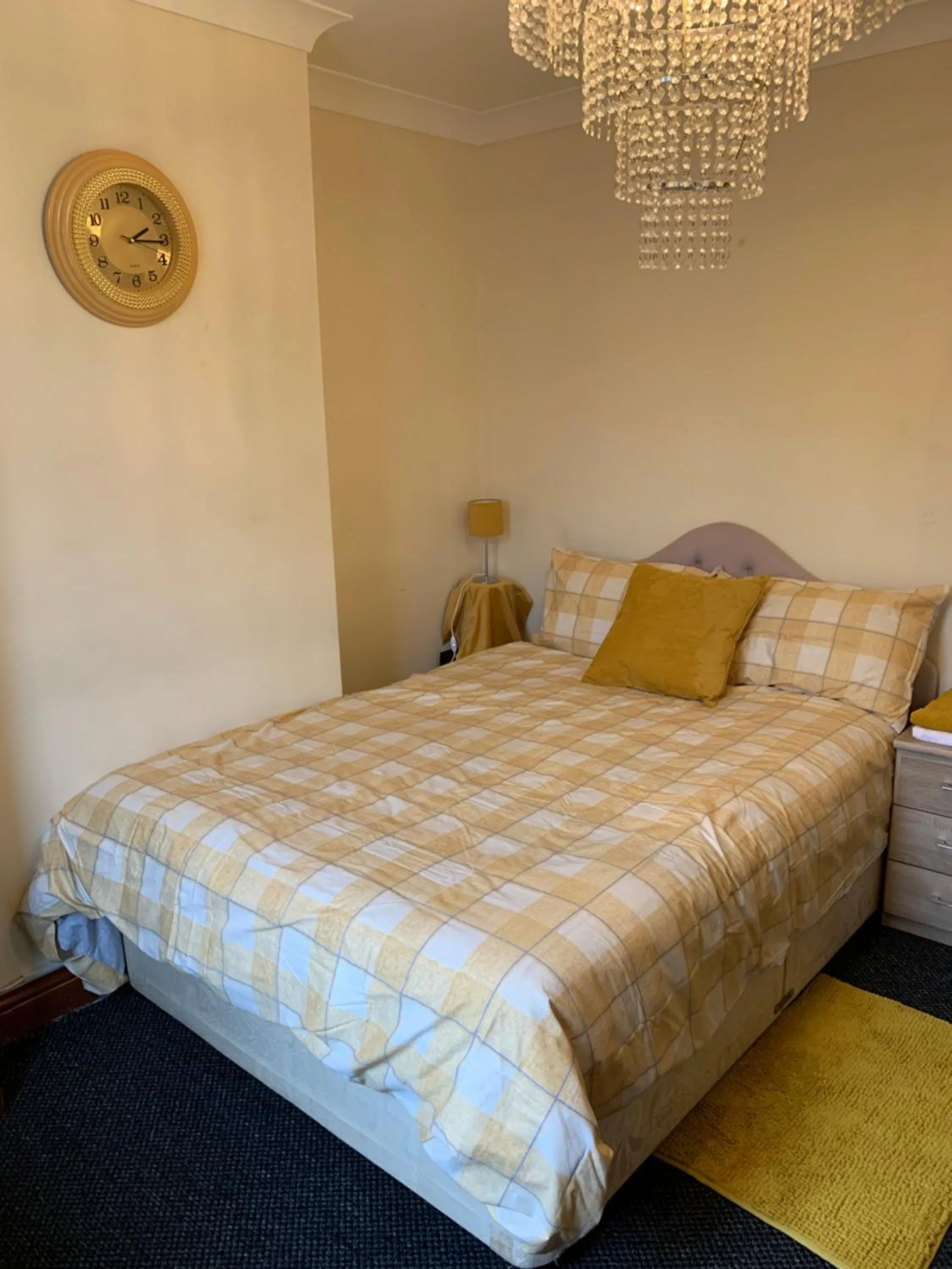 Busy Bee - Guest House - Self Service