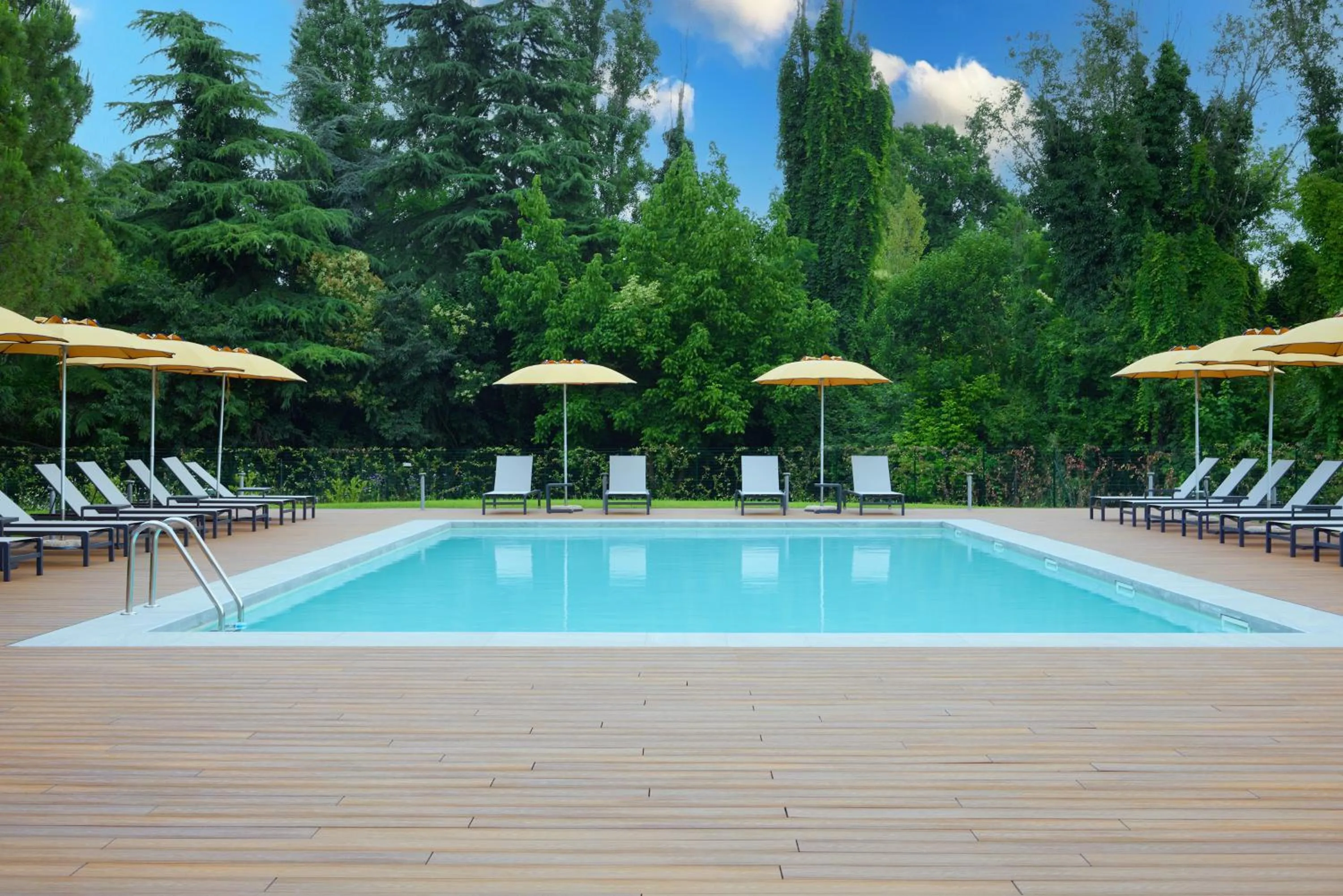 Pool view in Belstay Venezia Mestre