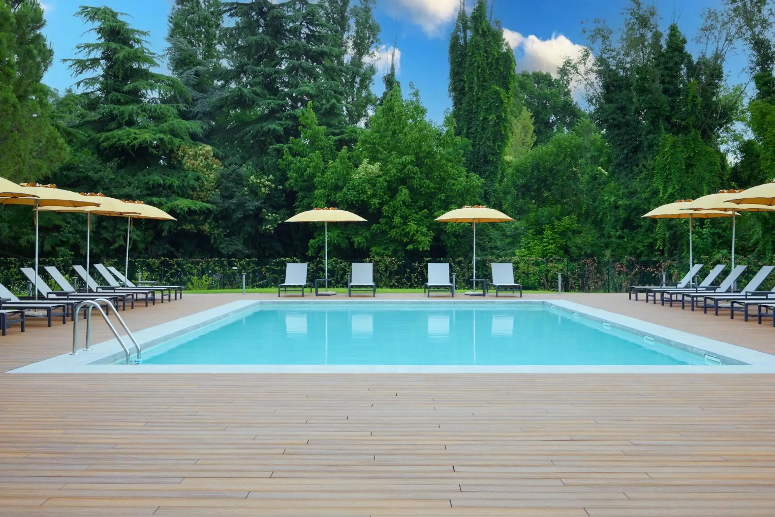 Pool view in Belstay Venezia Mestre Pool view in Belstay Venezia Mestre