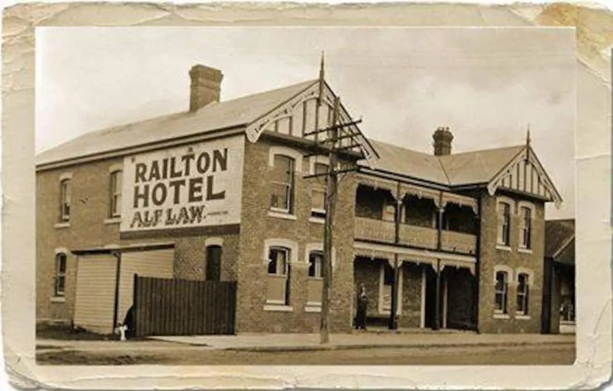 Location in Railton Hotel - heritage pub accommodation