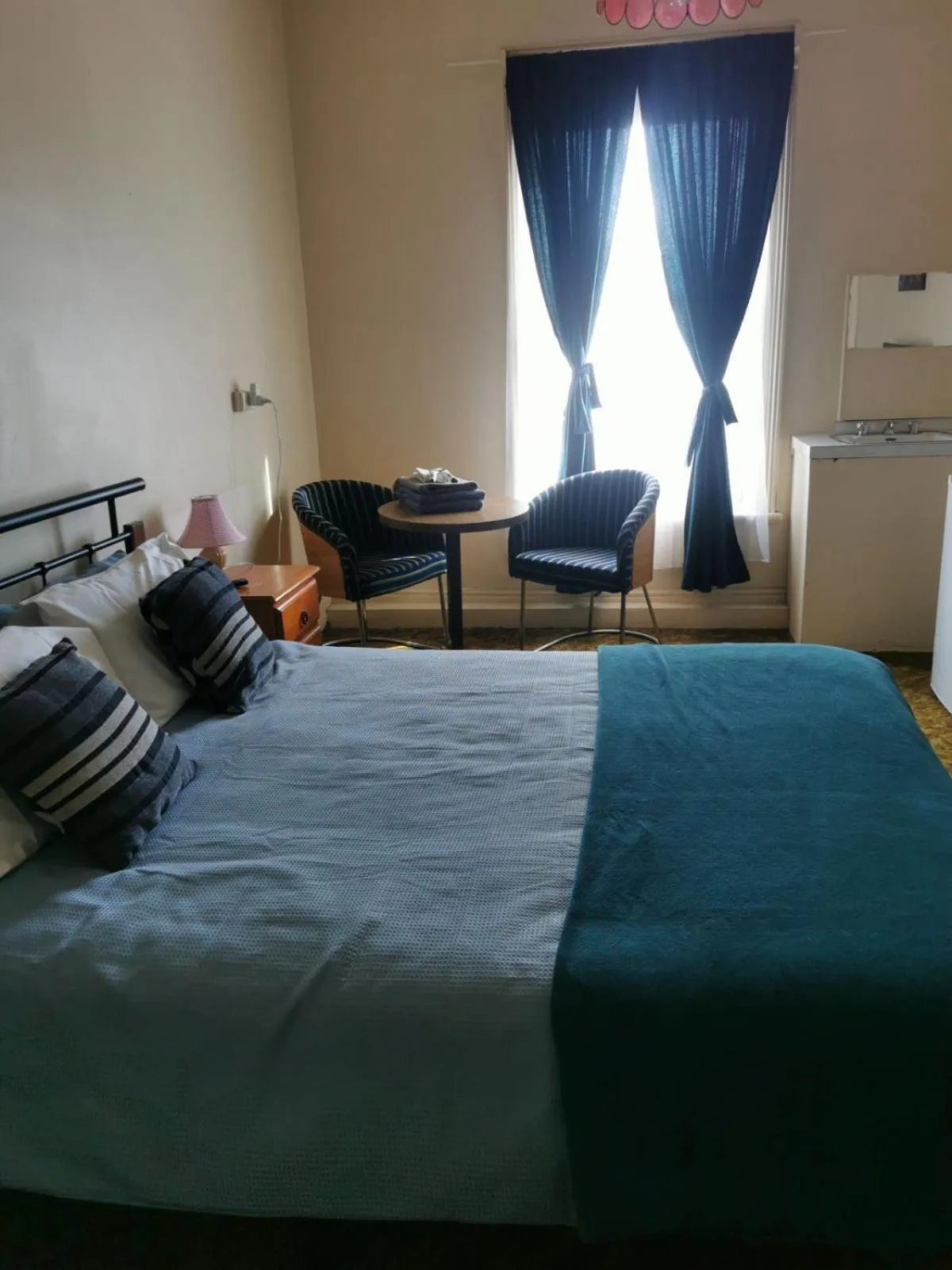 Photo of the whole room, Bed in Railton Hotel - heritage pub accommodation