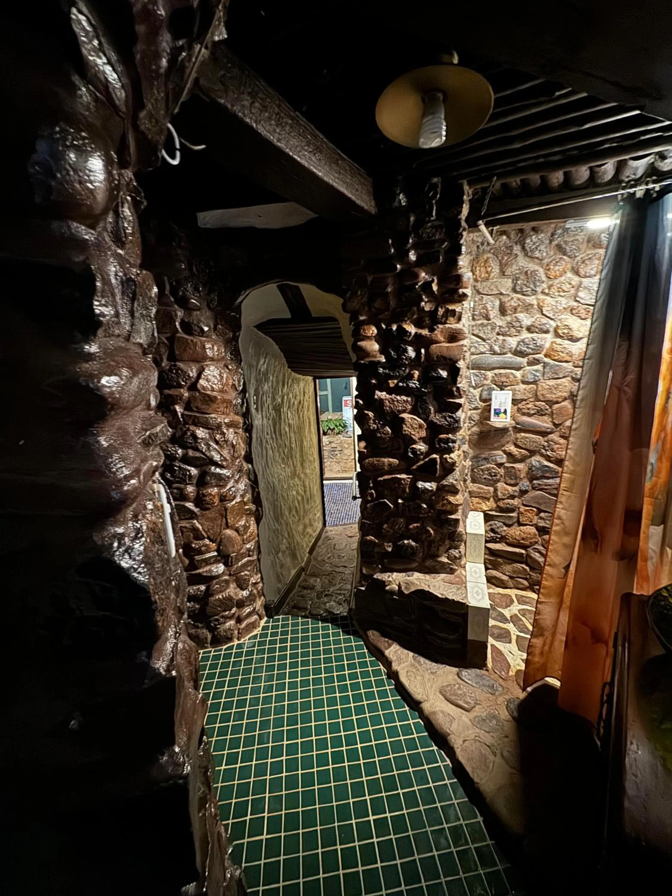 Bathroom in Di's Dugouts