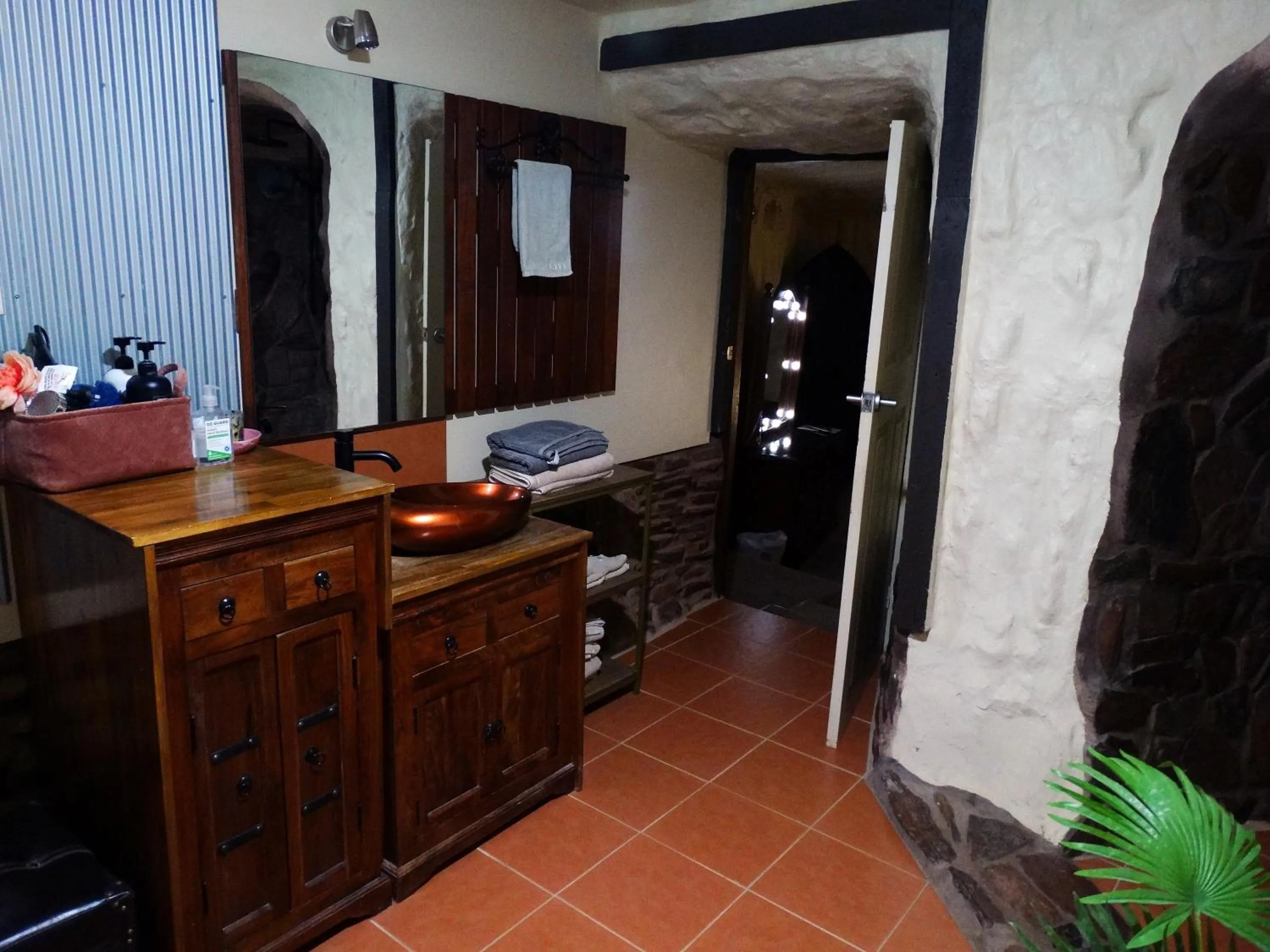 Bathroom in Di's Dugouts