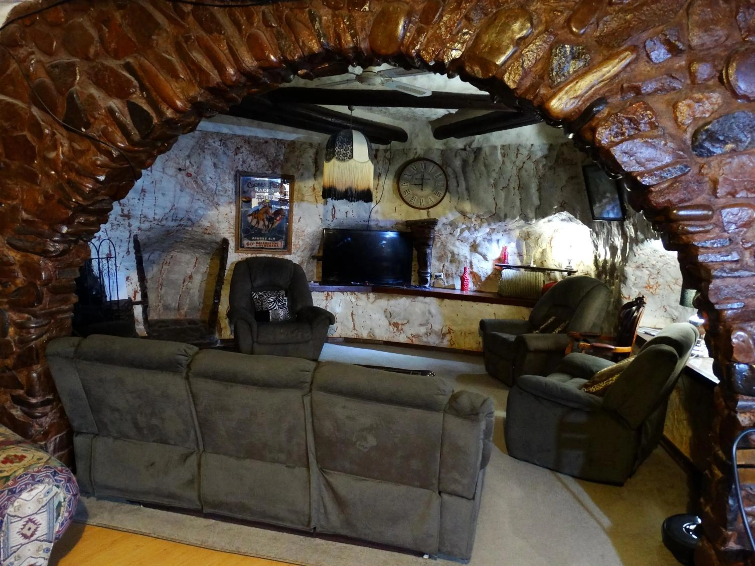 TV and multimedia in Di's Dugouts