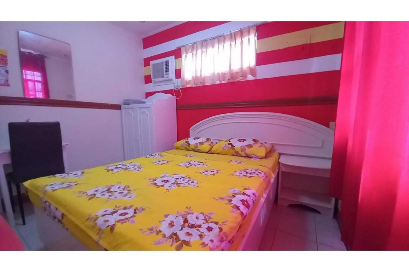 Bedroom in OYO 1048 Jomckayl Apartelle