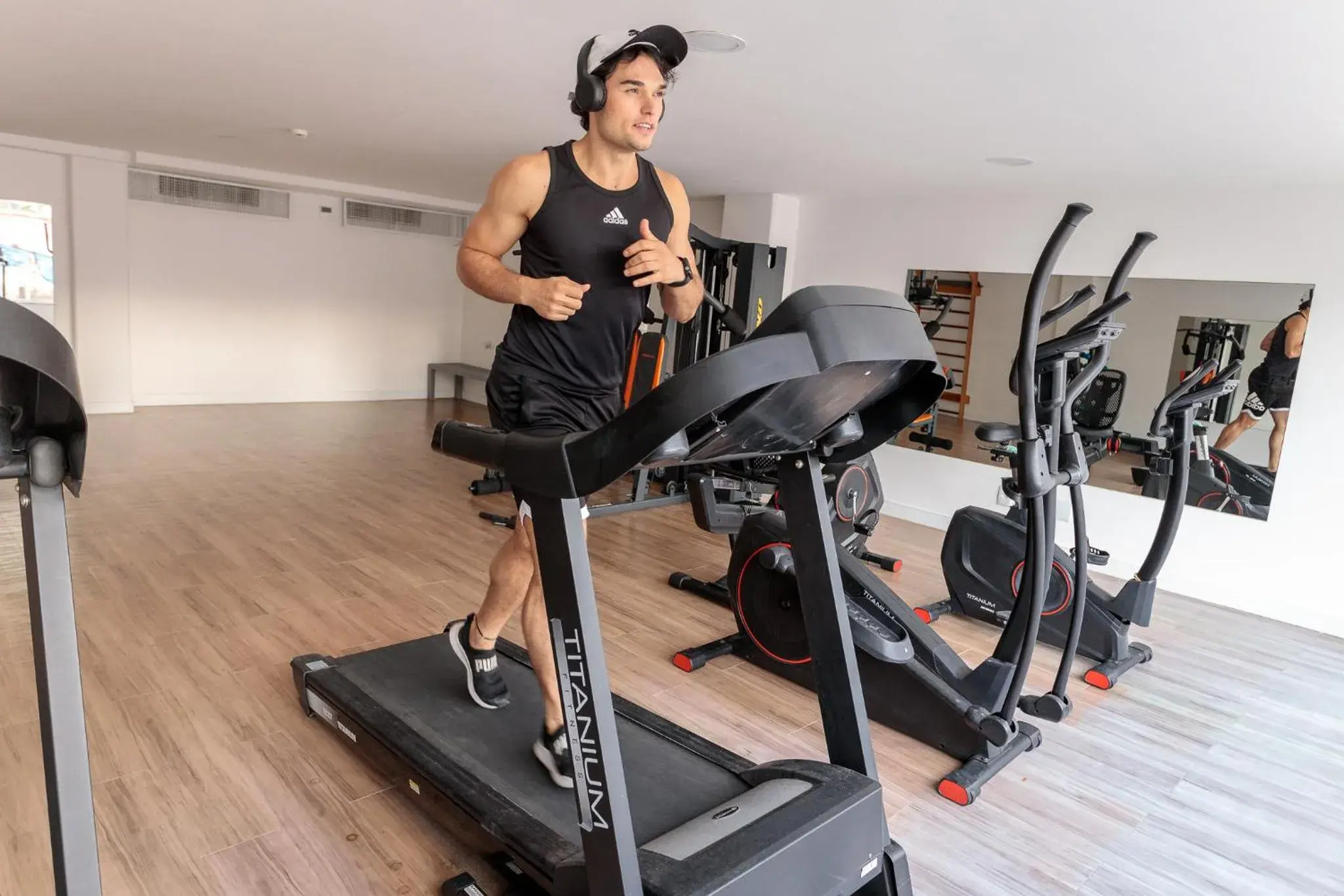 Fitness centre/facilities in ATH Hotel - Américas Townhouse Fitness centre/facilities in ATH Hotel - Américas Townhouse