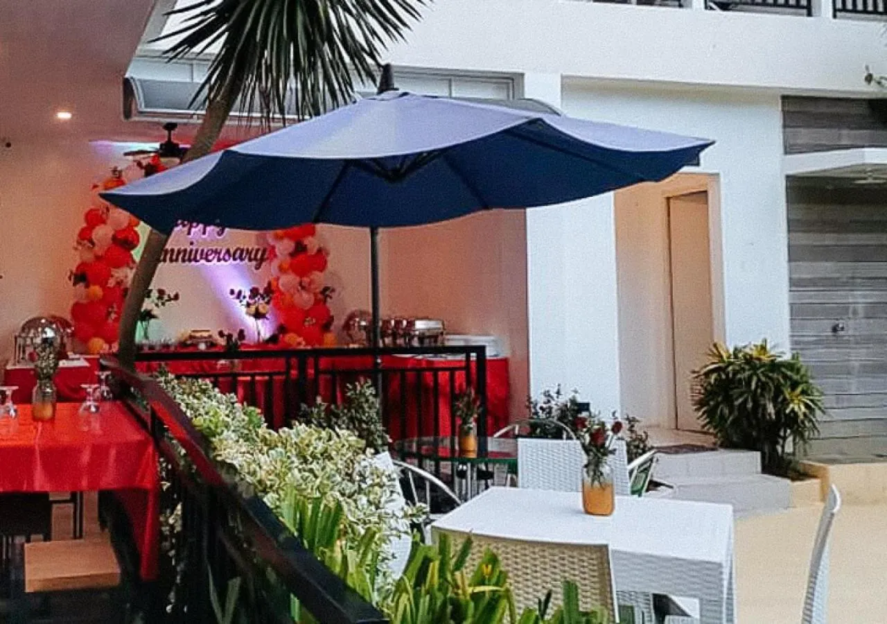 Lobby or reception, Restaurant/Places to Eat in RedDoorz Premium @ GRAND 29 Hotel