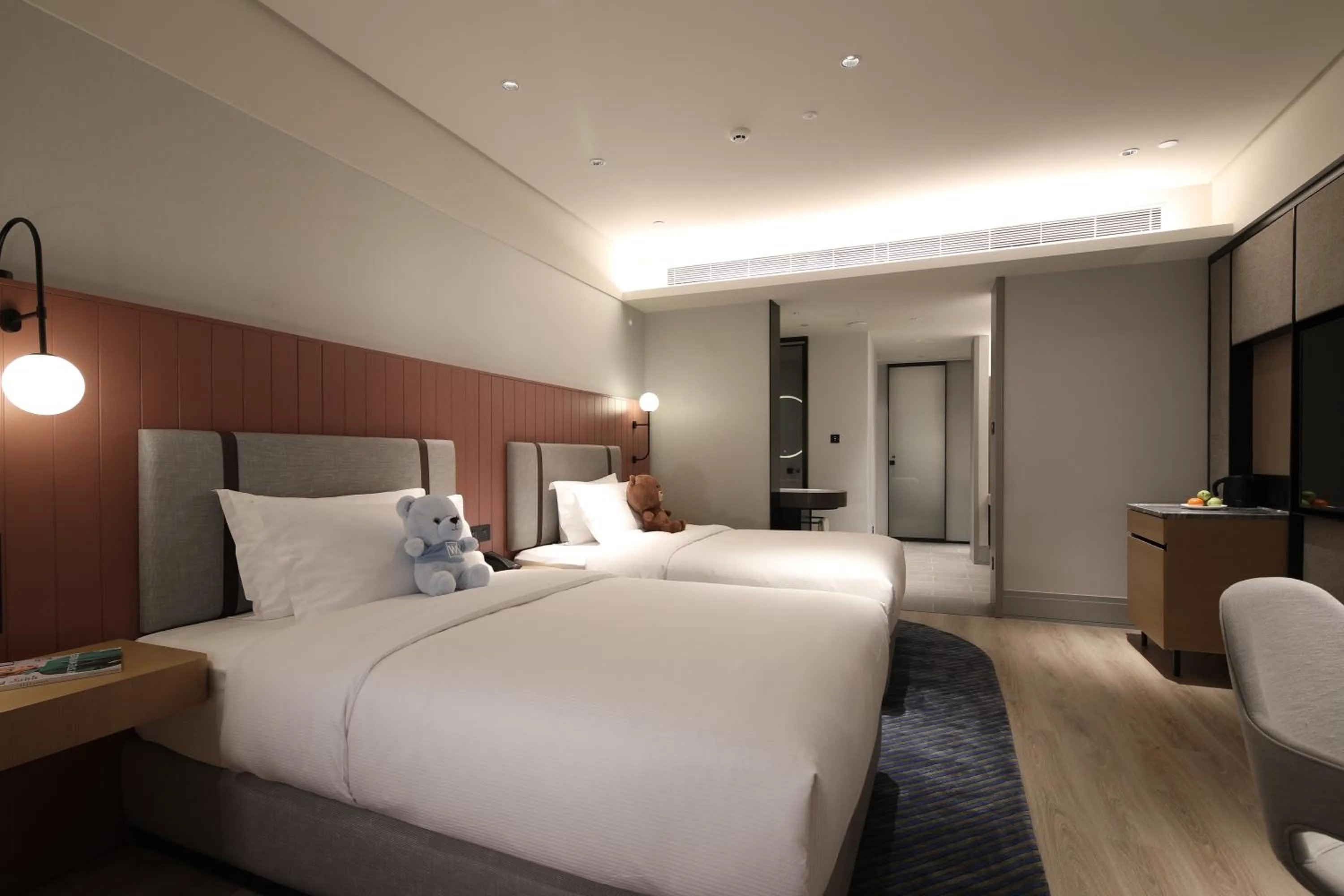 Photo of the whole room, Bed in Sunstone Plaza Hotel