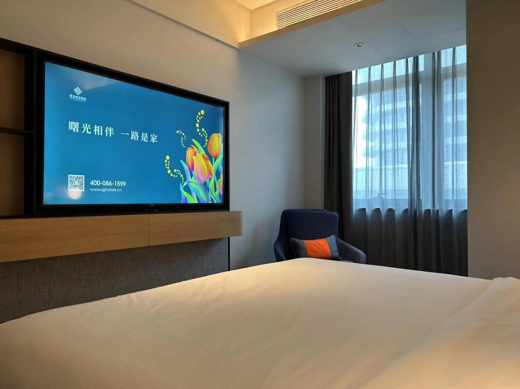 Photo of the whole room, Bed in Sunstone Plaza Hotel