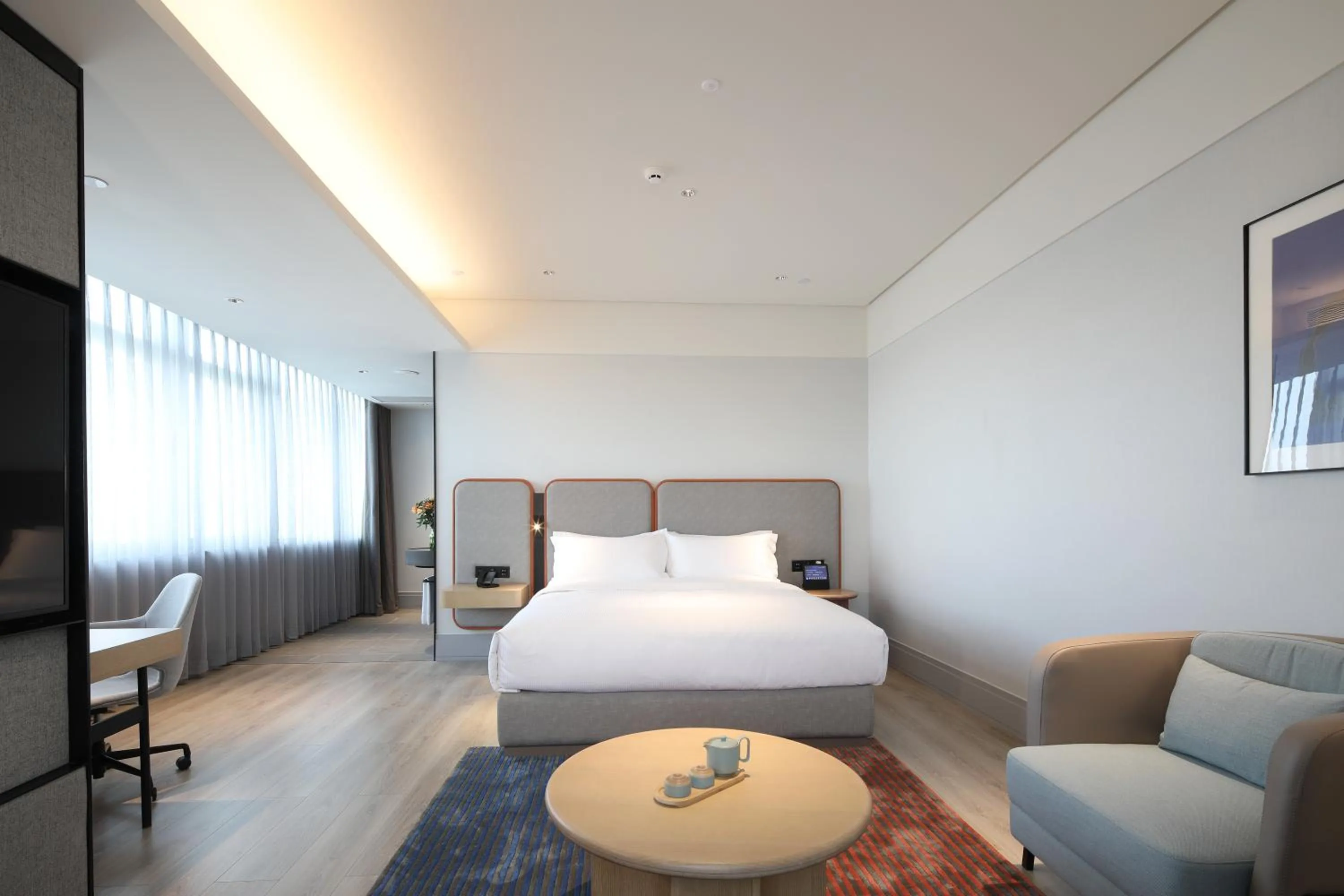 Photo of the whole room, Bed in Sunstone Plaza Hotel