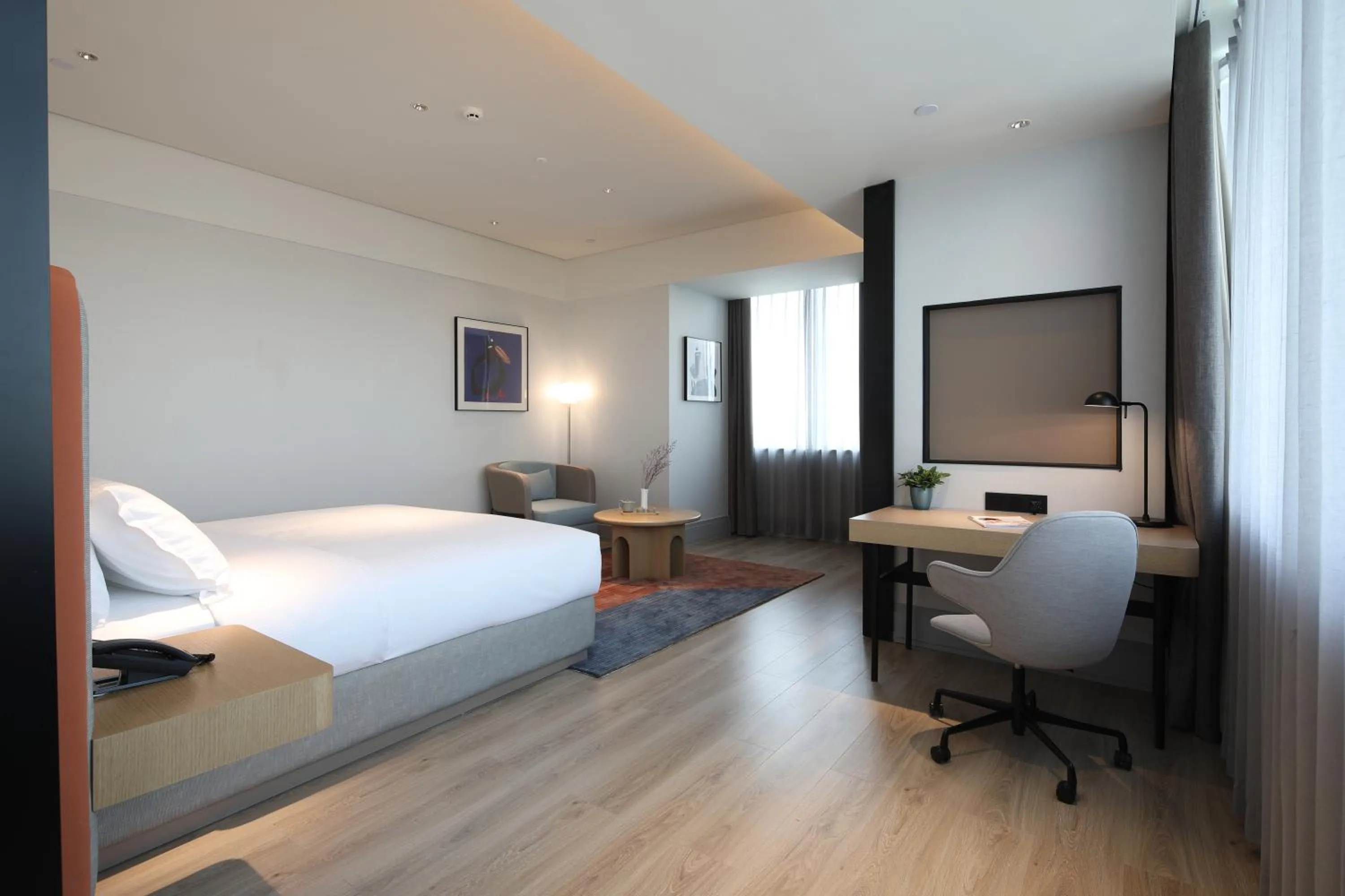 Photo of the whole room, Bed in Sunstone Plaza Hotel