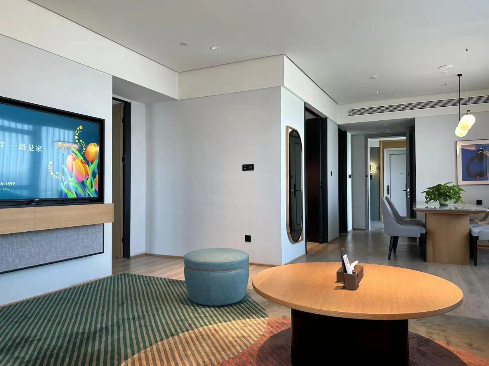 Living room in Sunstone Plaza Hotel