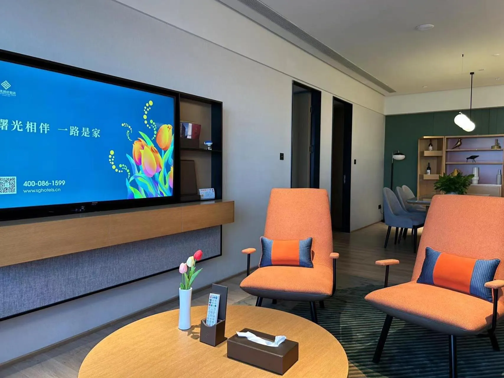 Living room in Sunstone Plaza Hotel