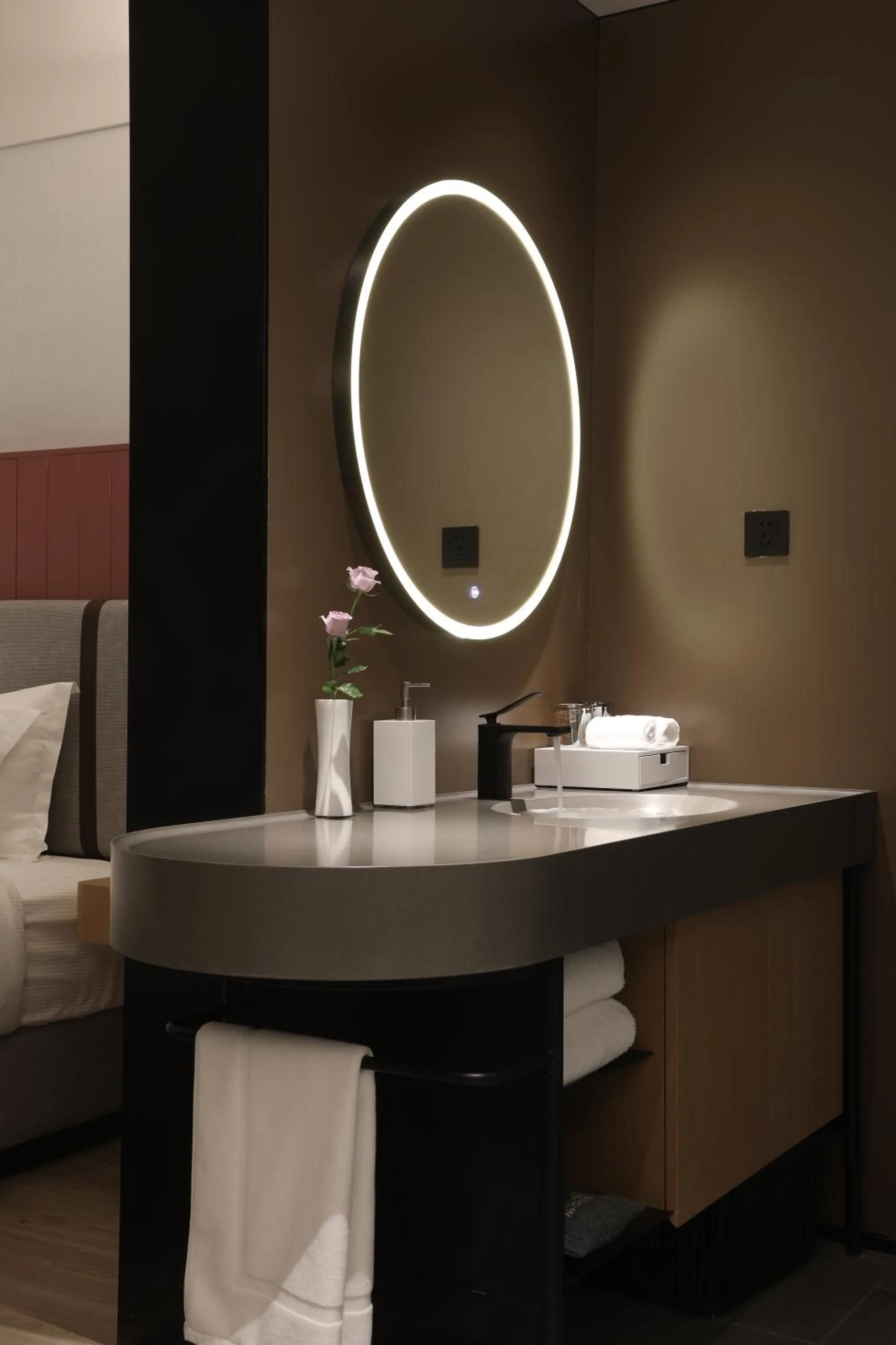 Photo of the whole room, Bed in Sunstone Plaza Hotel