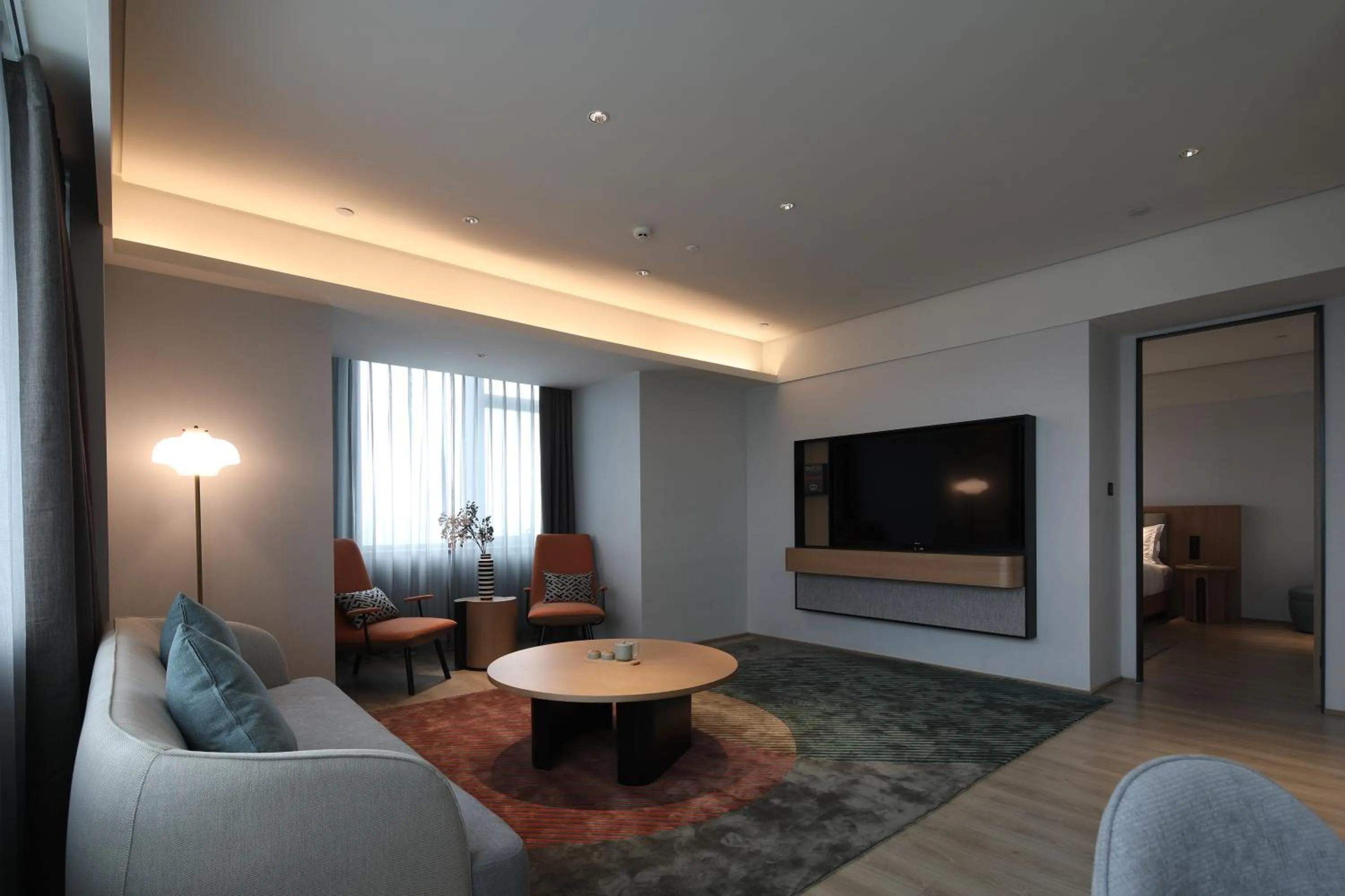 Photo of the whole room in Sunstone Plaza Hotel