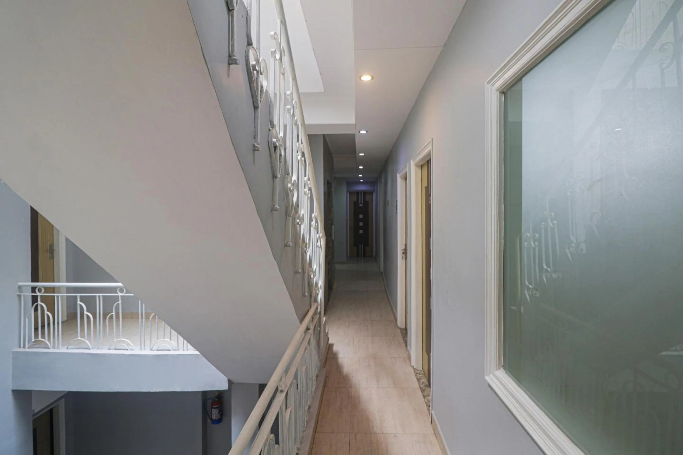 Lobby or reception in Capital O Crown Inn Near Appu Ghar