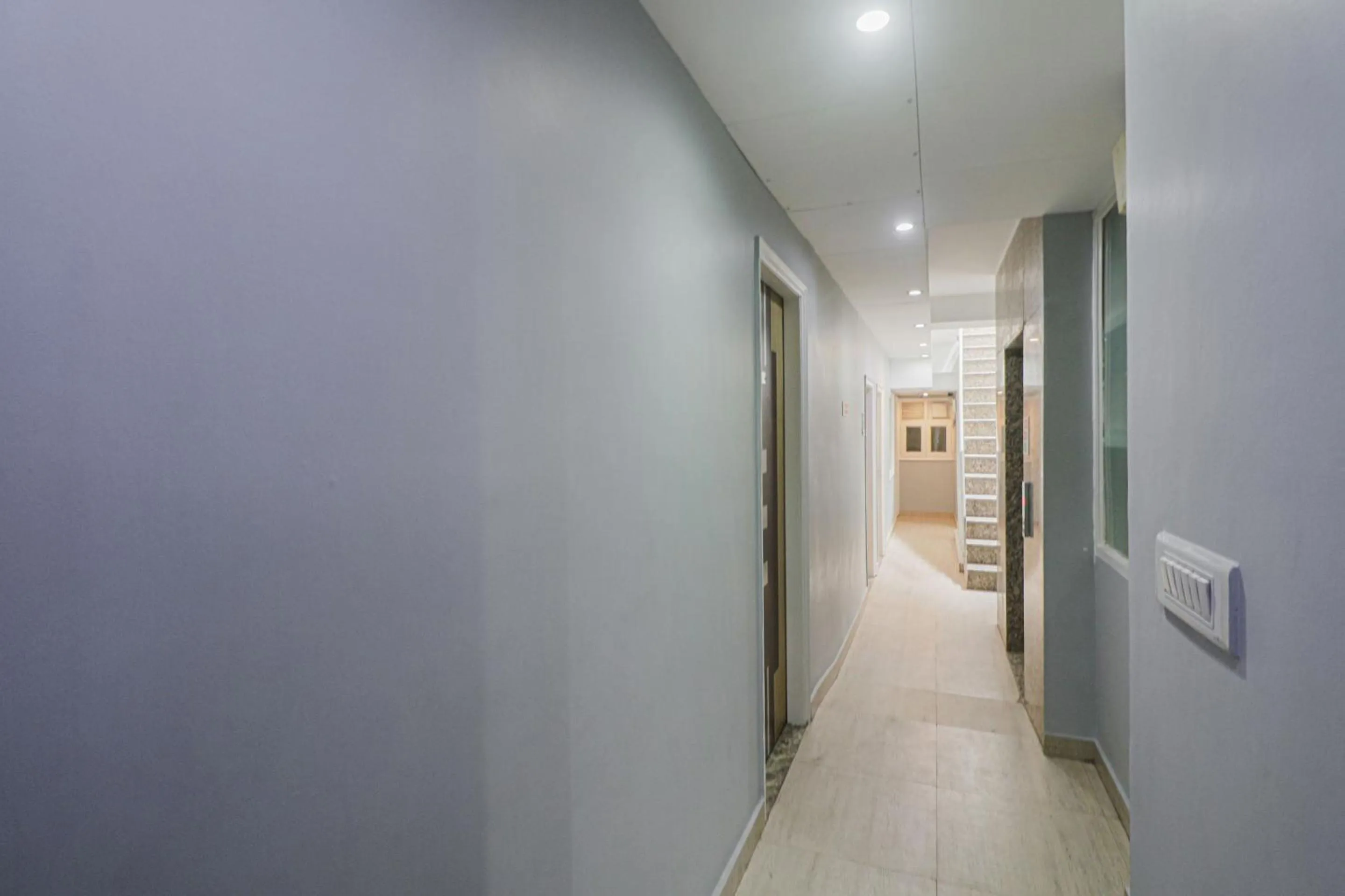 Lobby or reception in Capital O Crown Inn Near Appu Ghar