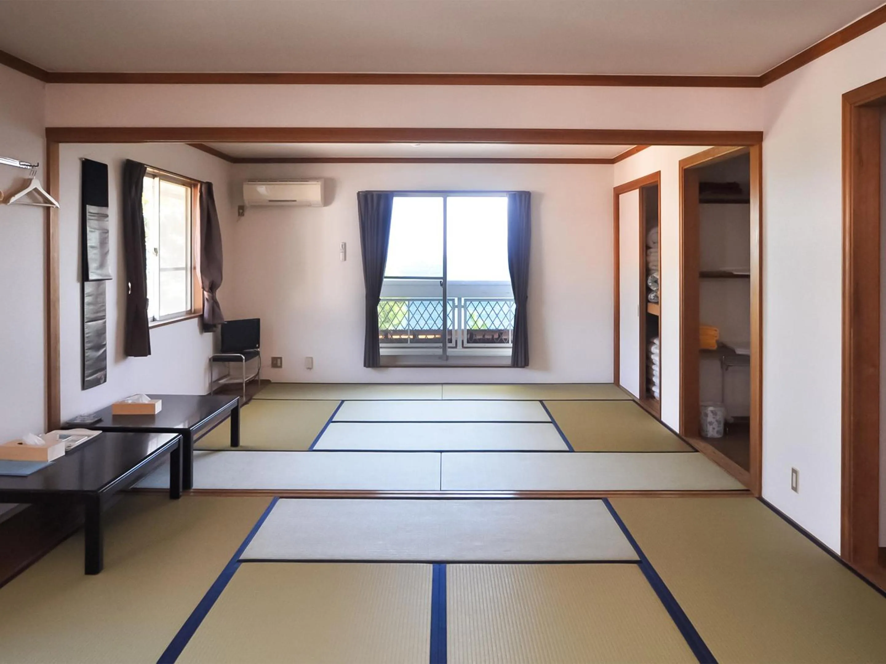 Photo of the whole room, Bed in Biwa-Lakeside Cottage B B Dylan