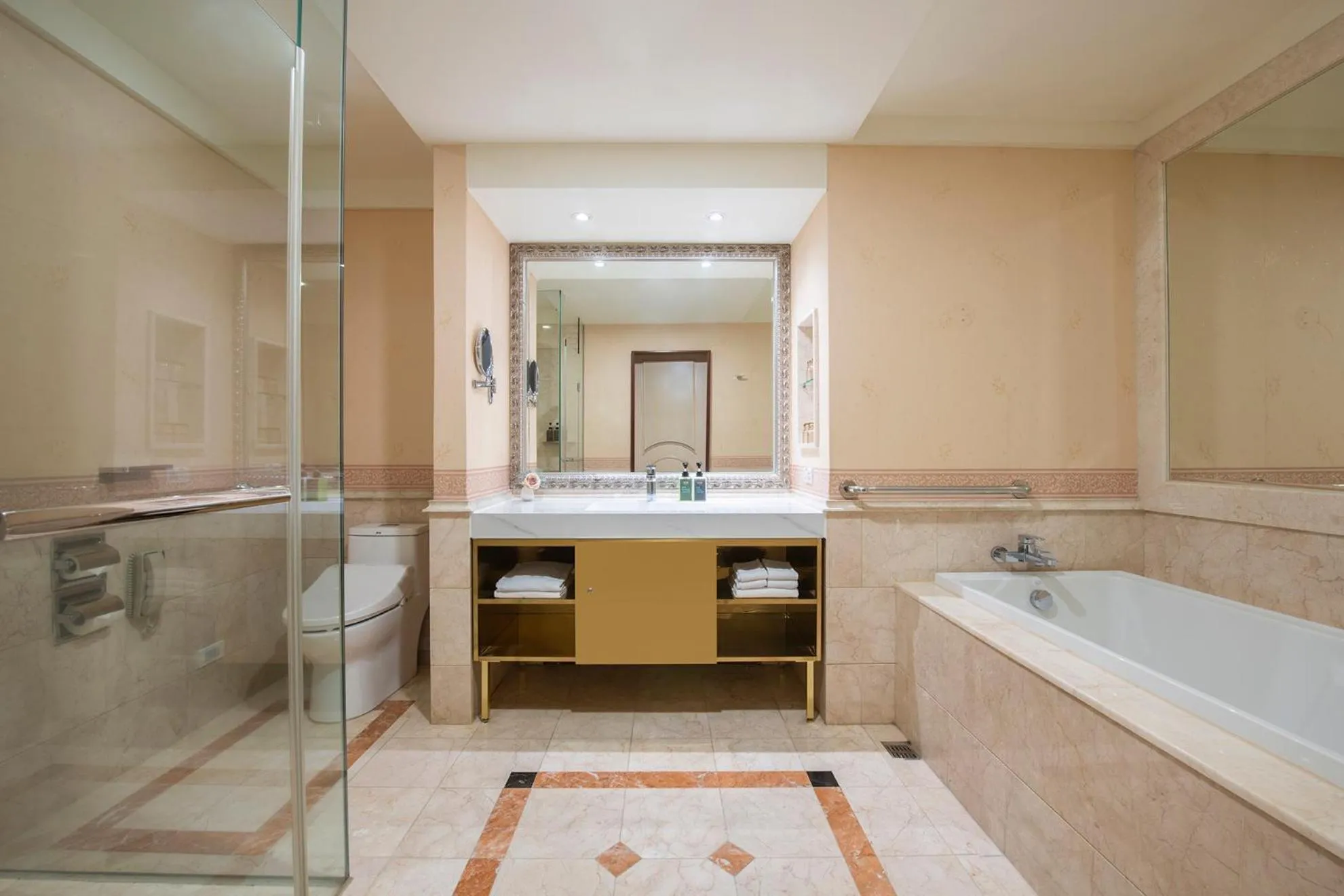 Bathroom in Hamp Court Palace Taipei