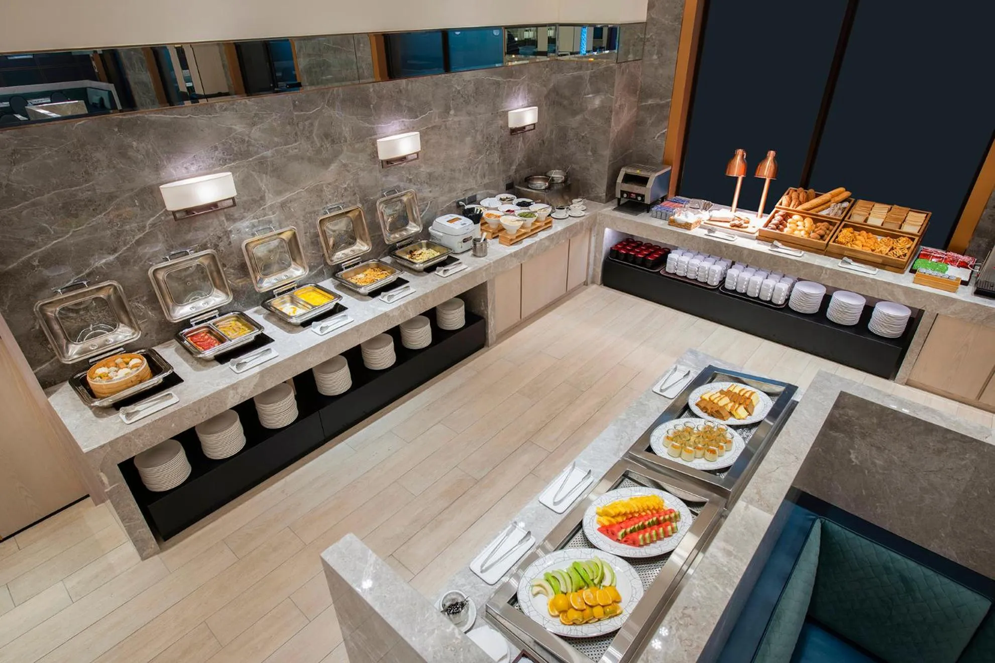 Breakfast in Hamp Court Palace Taipei