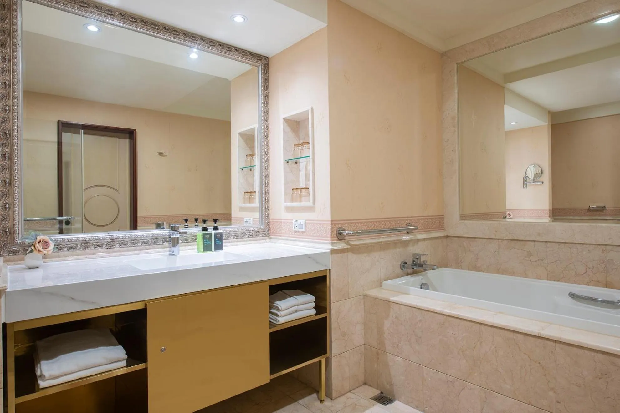 Bathroom in Hamp Court Palace Taipei