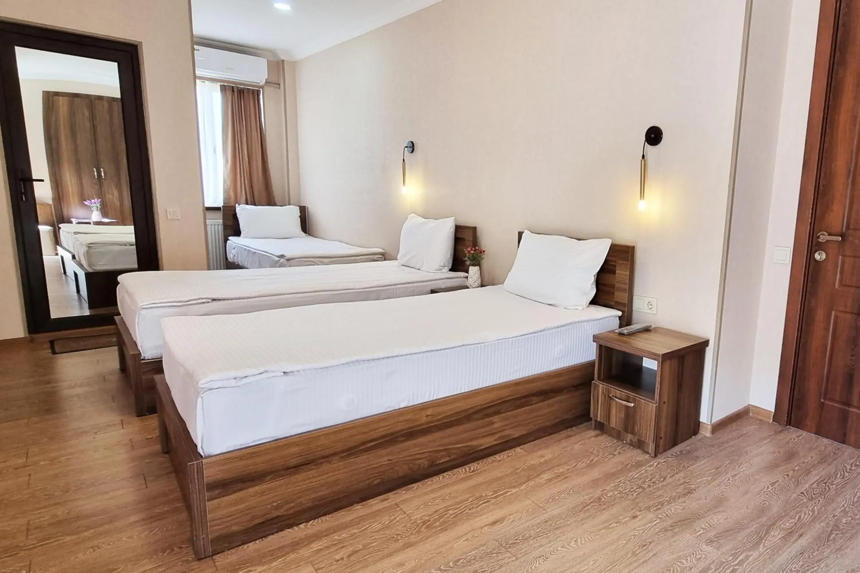 Triple Room in Sina Hotel Triple Room in Sina Hotel