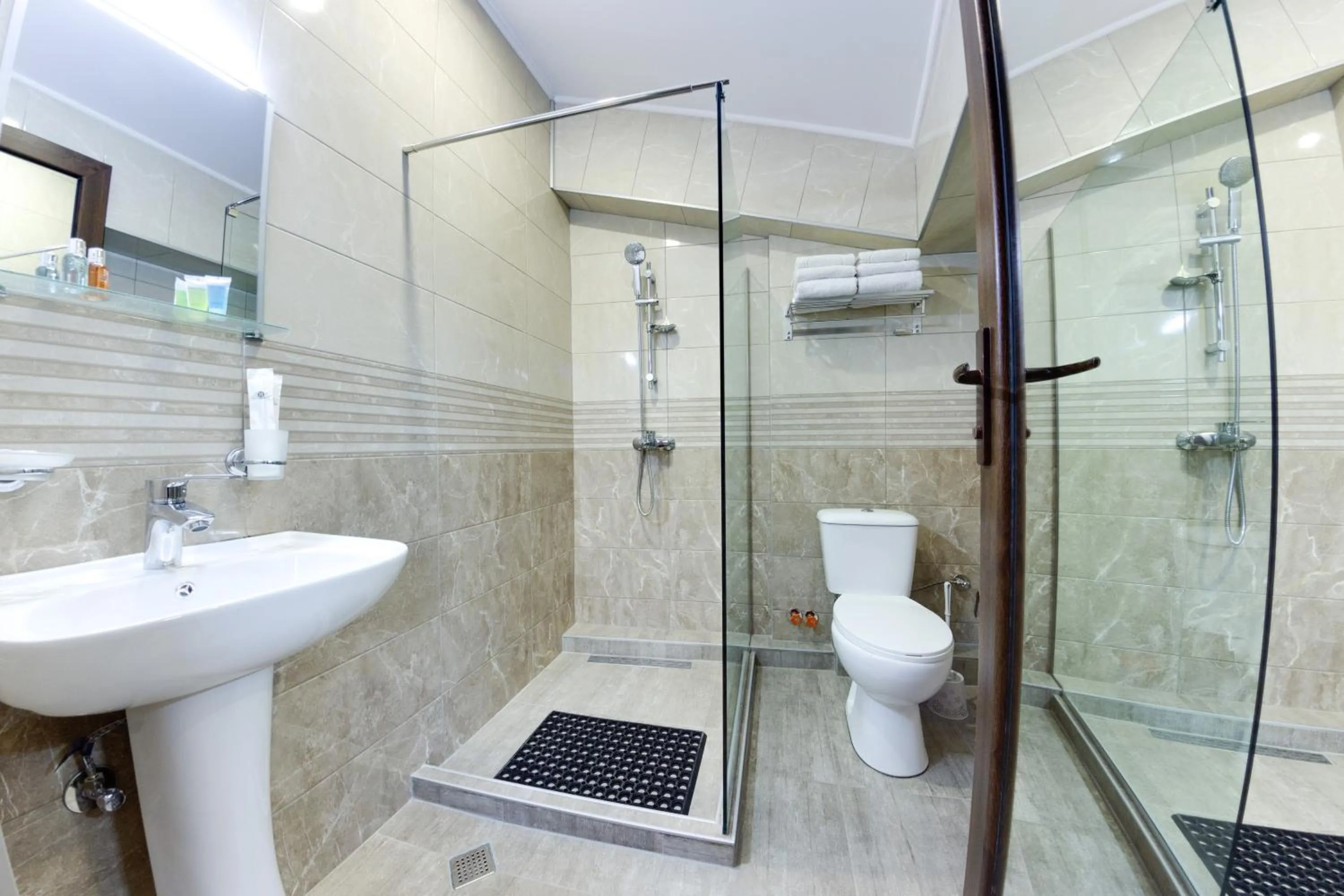 Toilet in Sina Hotel