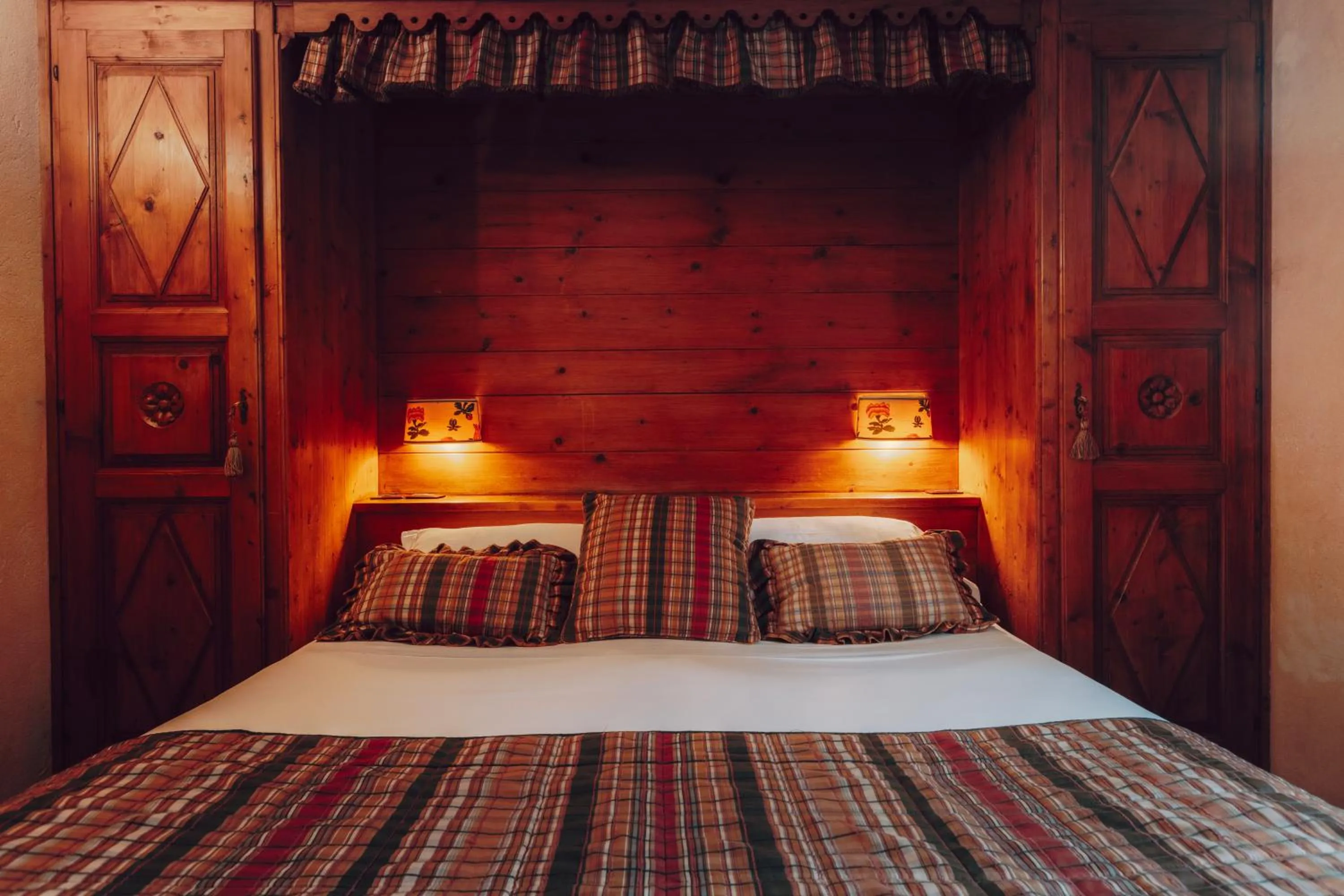 Bed in Villa Novecento Romantic Hotel - Estella Hotel Collection & Experience