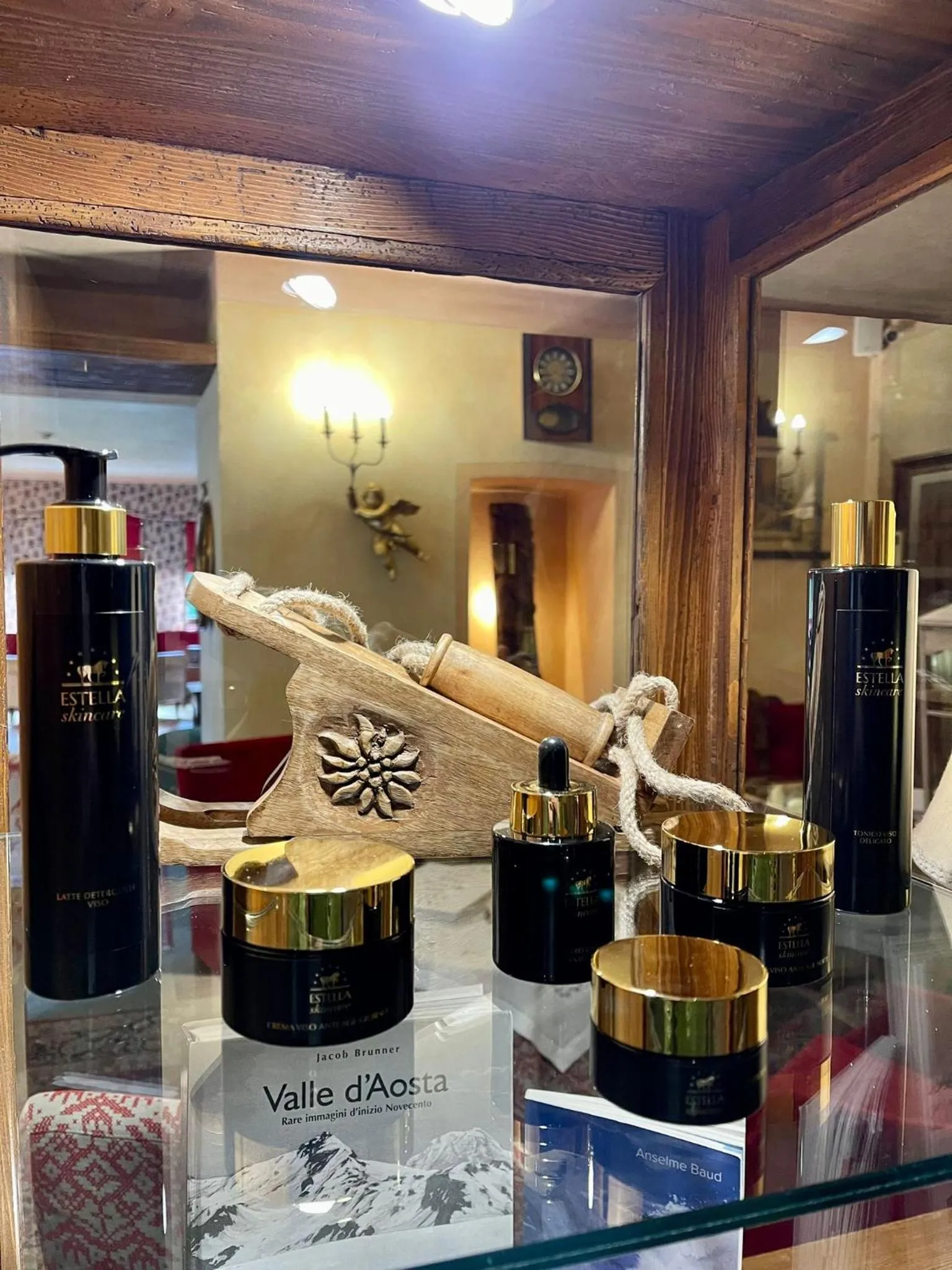 Swimming pool in Villa Novecento Romantic Hotel - Estella Hotel Collection & Experience